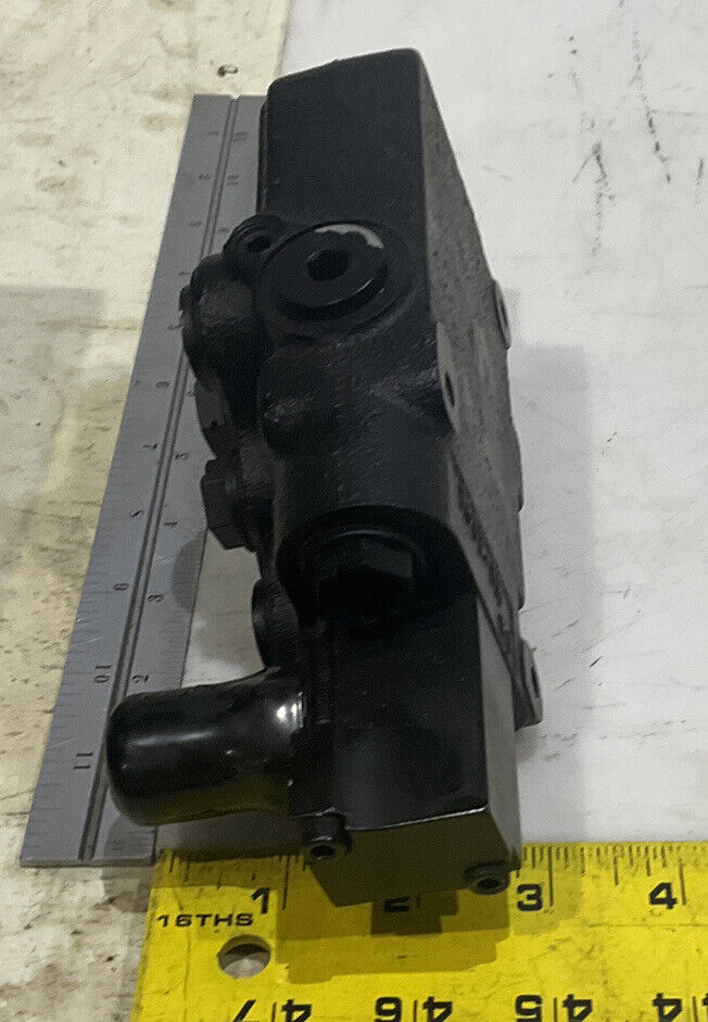 QCC SAUER DANFOSS 153E3587 156B2457 DIRECTIONAL CONTROL VALVE 881