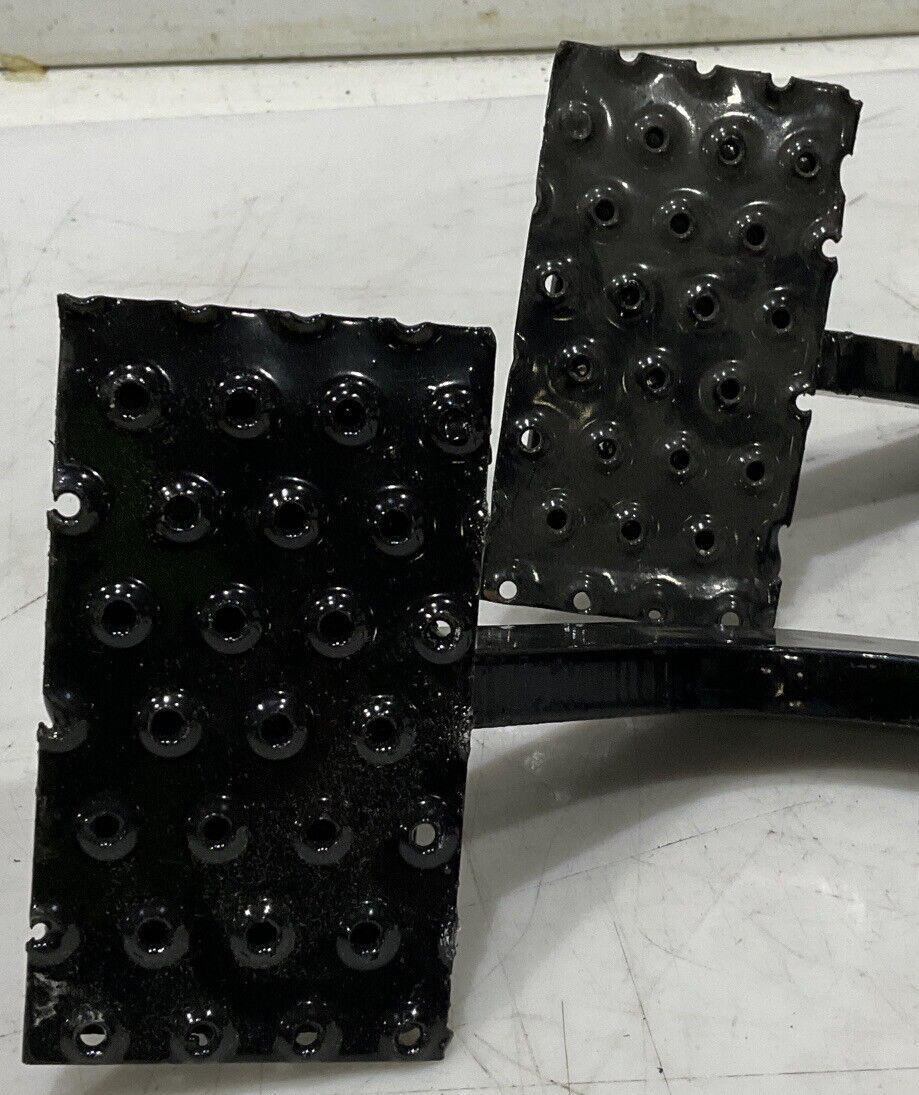 TUG T68106107 PEDAL BRAKE FOOT LOT OF 2 881