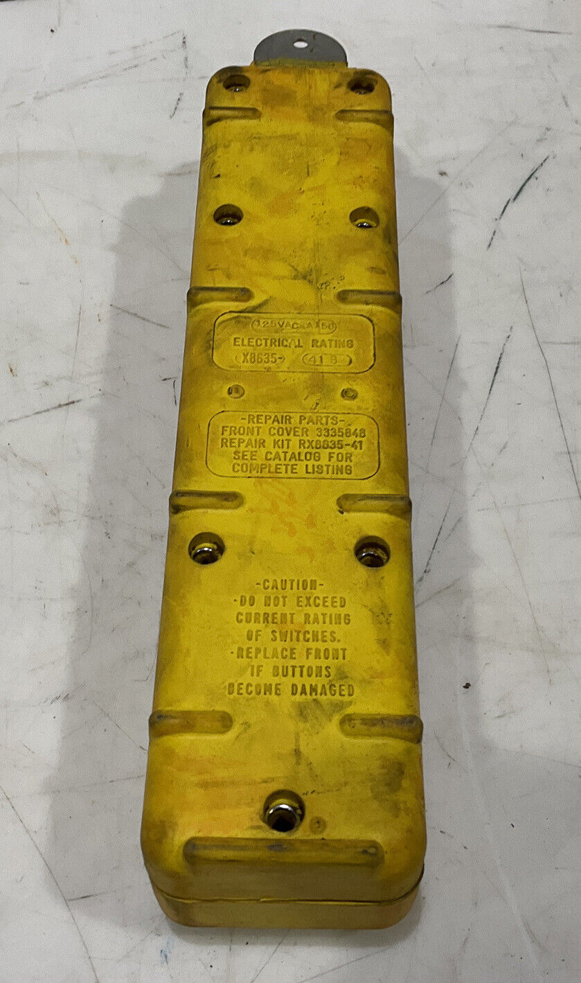 CROUSE-HINDS X8635-41B 4 PUSHBUTTON PENDANT CONTROLS 125VAC 881