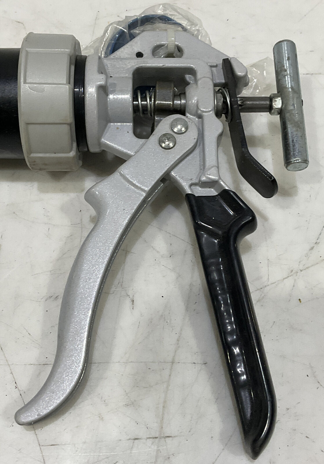 NEWBORN DURACORE 620AL 18:1 CAULK GUN 881