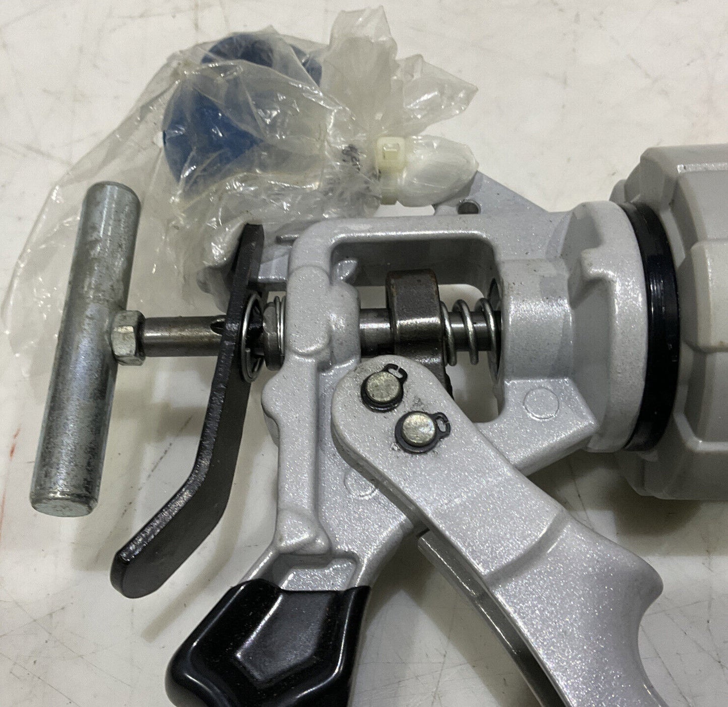 NEWBORN DURACORE 620AL 18:1 CAULK GUN 881