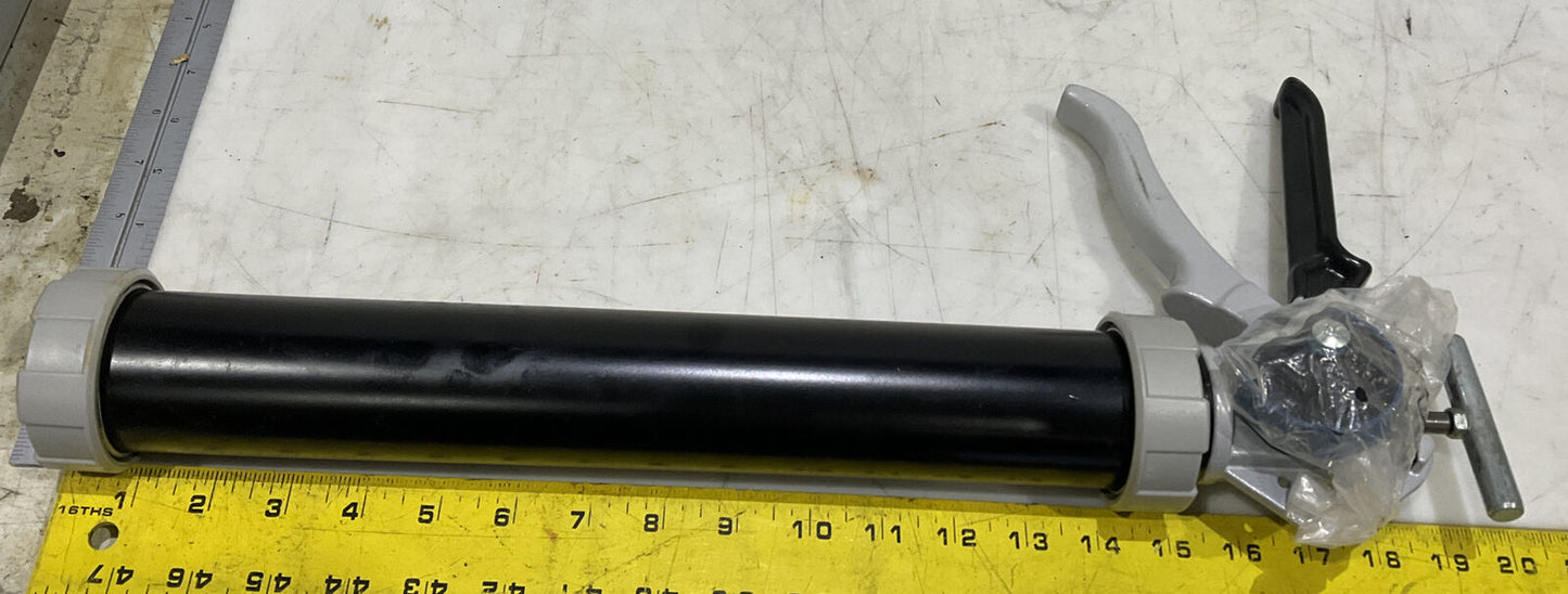 NEWBORN DURACORE 620AL 18:1 CAULK GUN 881