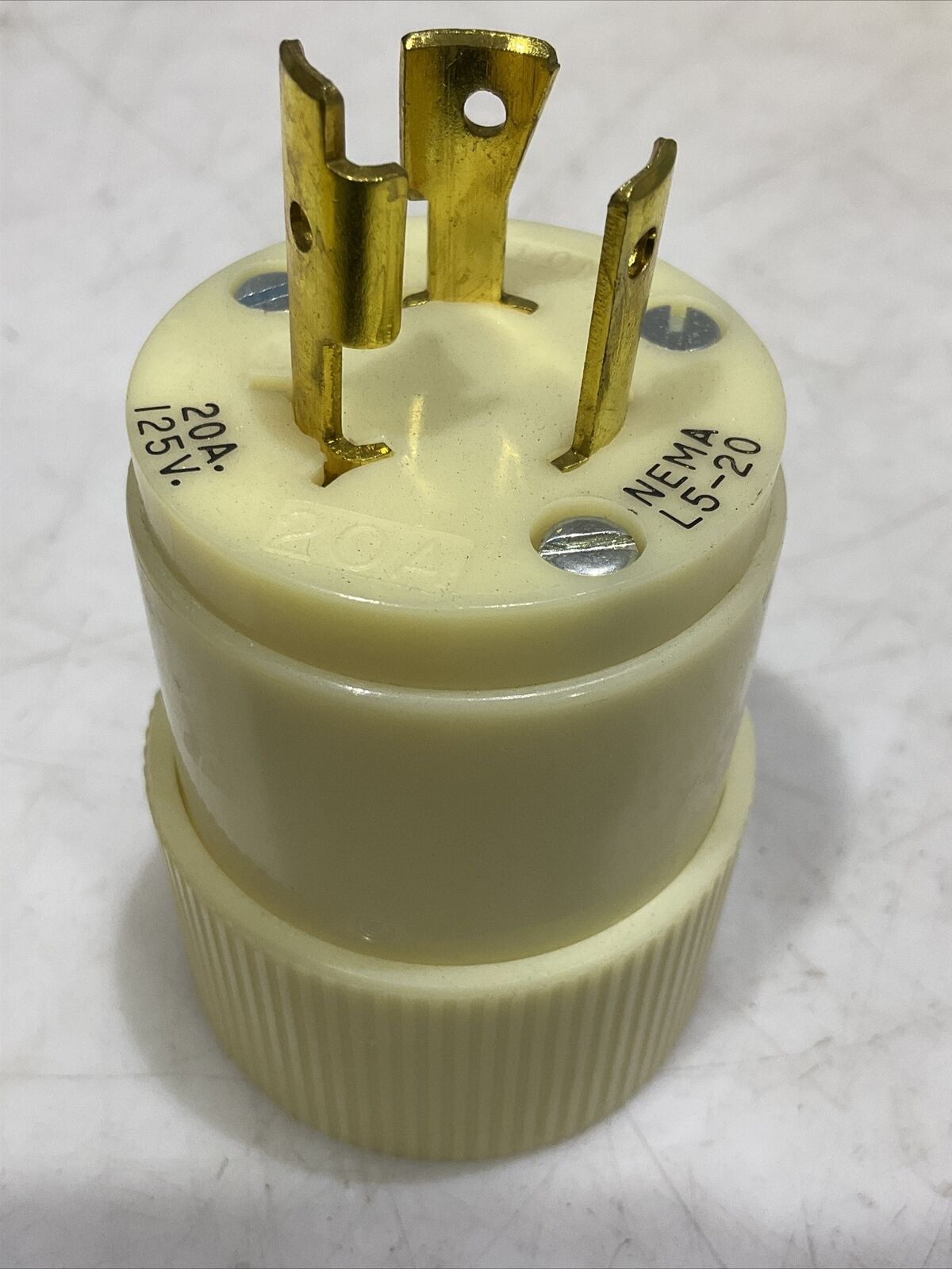 BRYANT 70520-NP WHITE LOCKING NYLON ATTACHMENT PLUG 2P 3W 20A 125V LOT OF 15 373