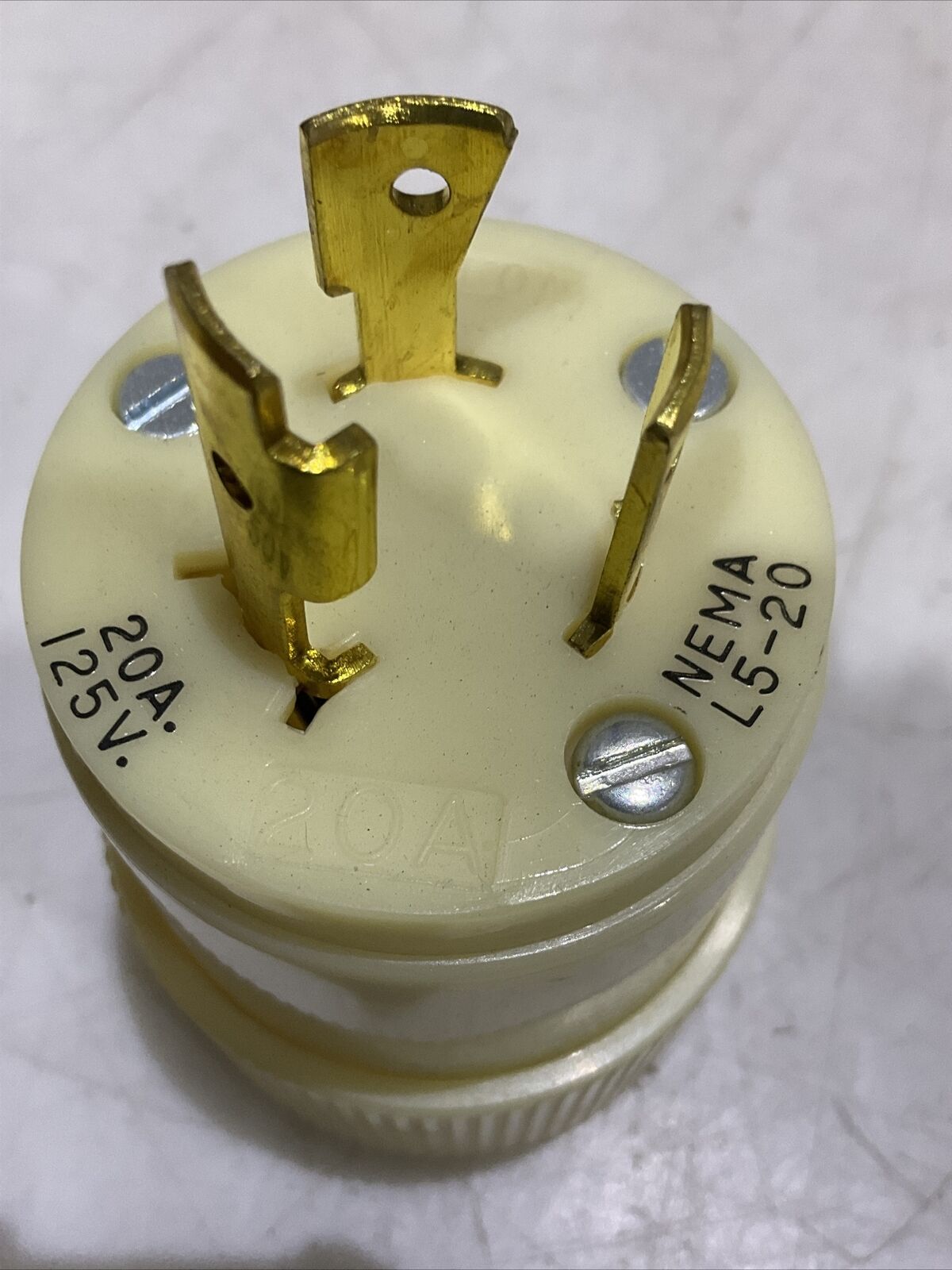 BRYANT 70520-NP WHITE LOCKING NYLON ATTACHMENT PLUG 2P 3W 20A 125V LOT OF 15 373