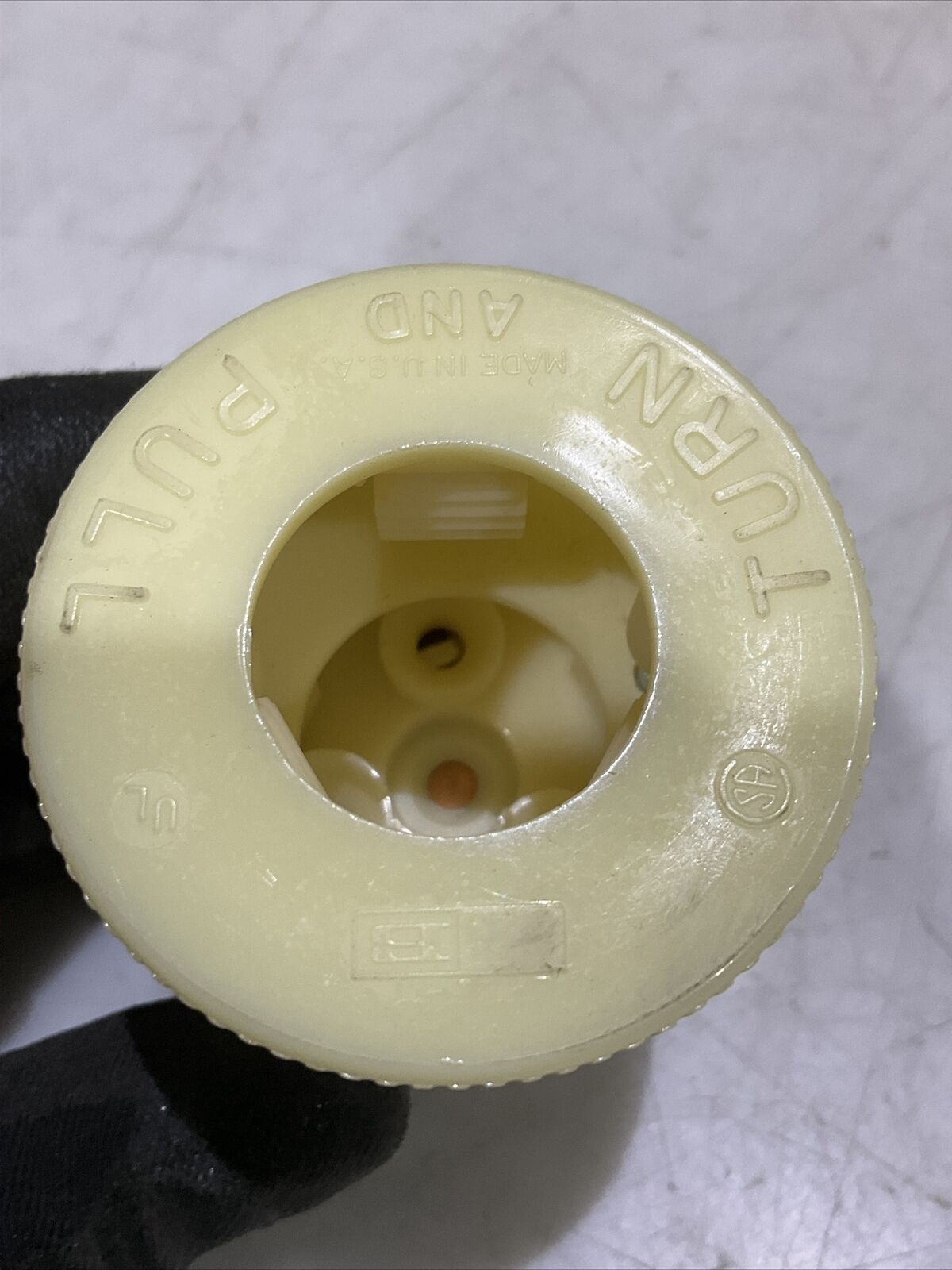 BRYANT 70520-NP WHITE LOCKING NYLON ATTACHMENT PLUG 2P 3W 20A 125V LOT OF 15 373
