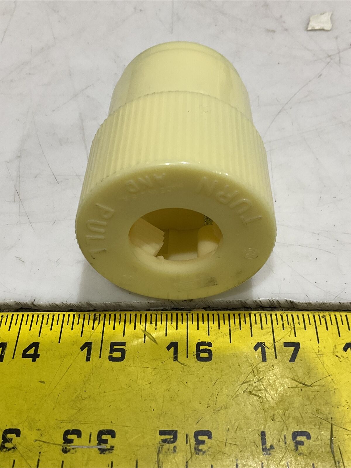 BRYANT 70520-NP WHITE LOCKING NYLON ATTACHMENT PLUG 2P 3W 20A 125V LOT OF 15 373