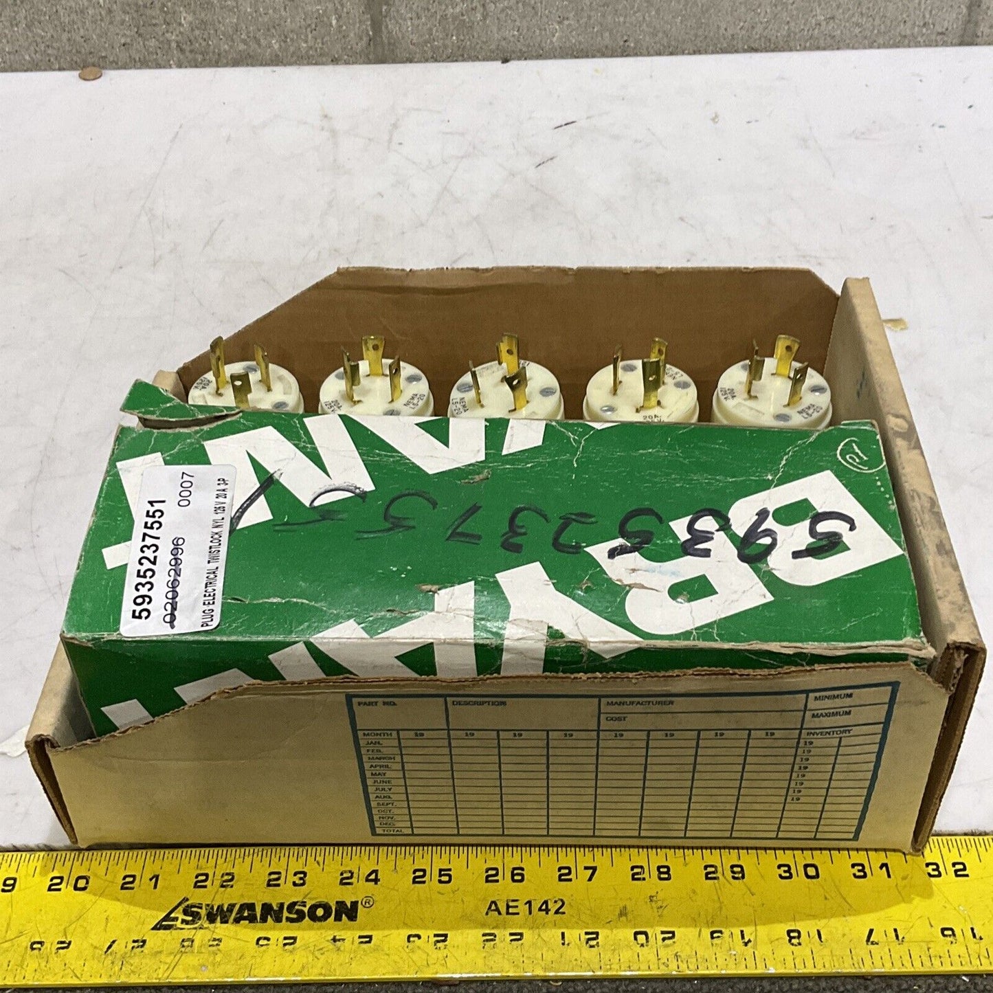 BRYANT 70520-NP WHITE LOCKING NYLON ATTACHMENT PLUG 2P 3W 20A 125V LOT OF 15 373