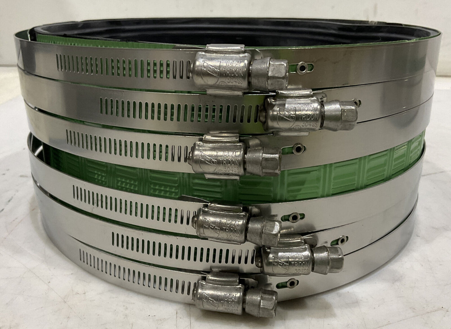 PROFLO PFNHHHGCX 8” HEAVY DUTY NO-HUB COUPLINGS LOT OF 4 373