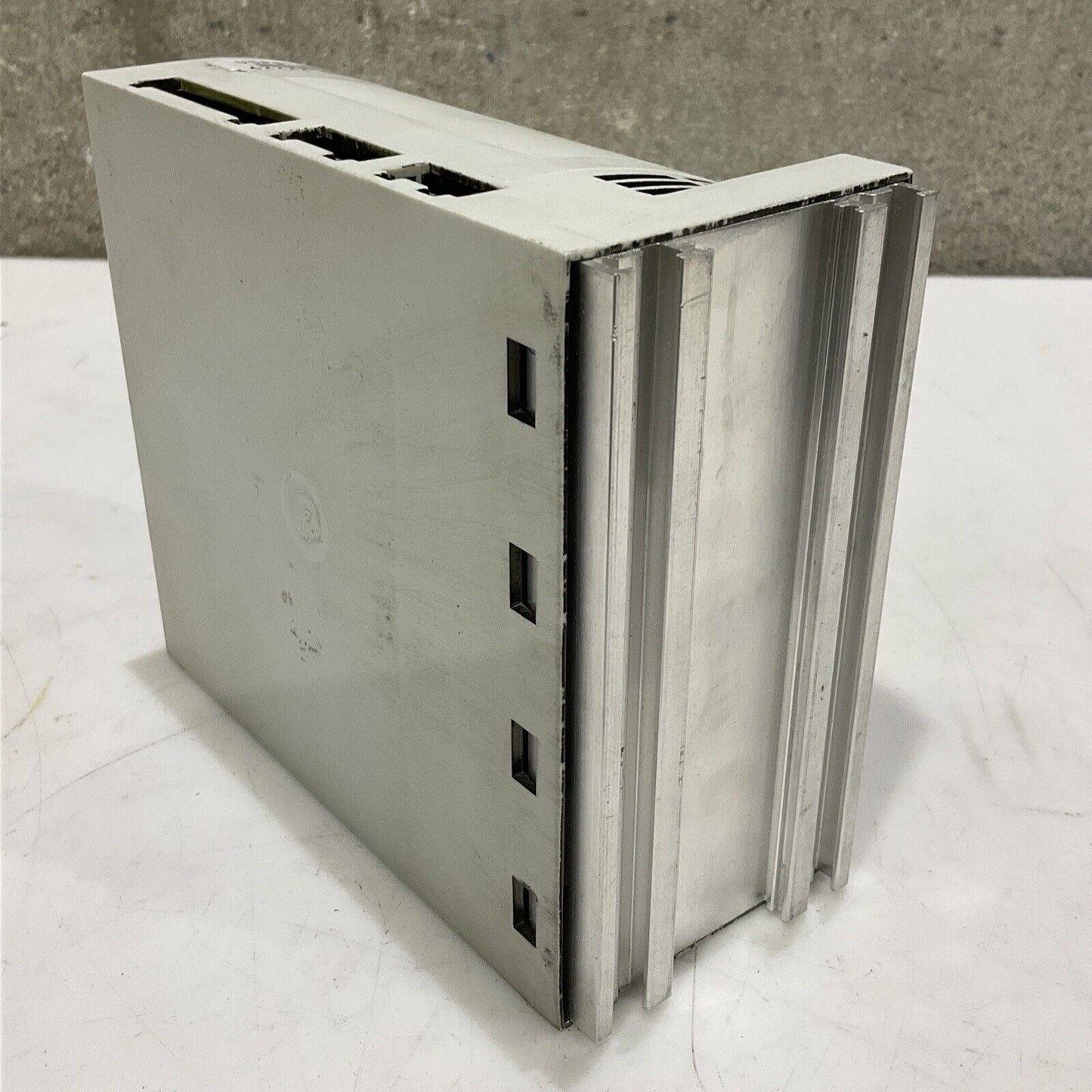 LENZE EPL 10200 XX DRIVE PLC CONTROLLER 24V 4.2A 3A D-31855 U3S