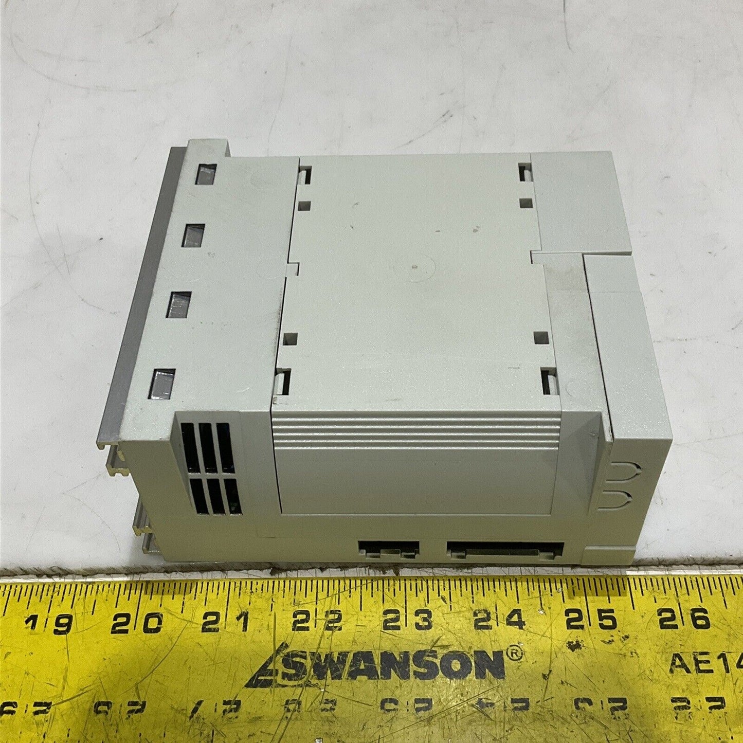 LENZE EPL 10200 XX DRIVE PLC CONTROLLER 24V 4.2A 3A D-31855 U3S
