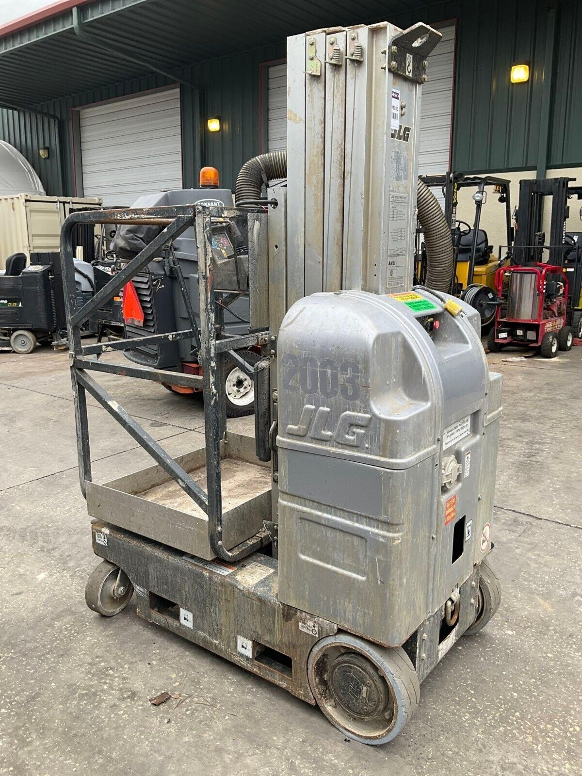 JLG MAN LIFT 20MVL ELECTRIC 24V APPROX MAX PLATFORM HEIGHT 20FT