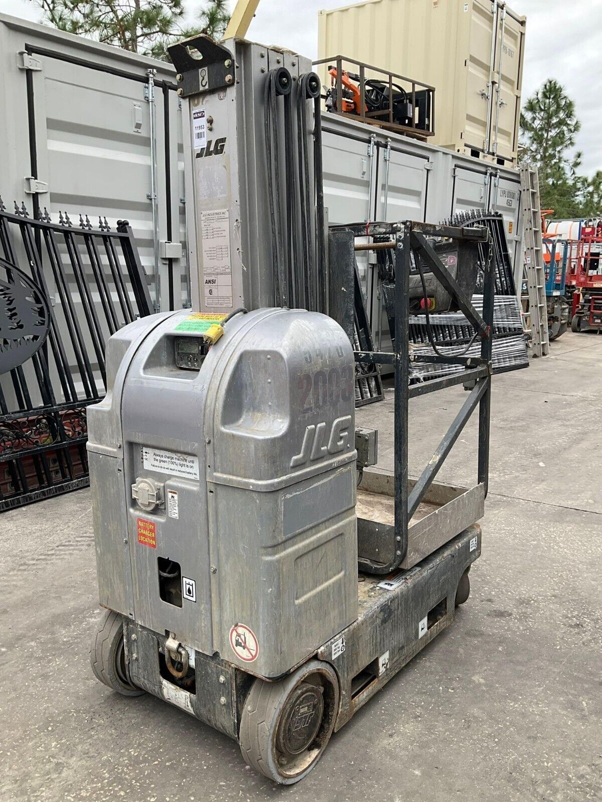 JLG MAN LIFT 20MVL ELECTRIC 24V APPROX MAX PLATFORM HEIGHT 20FT