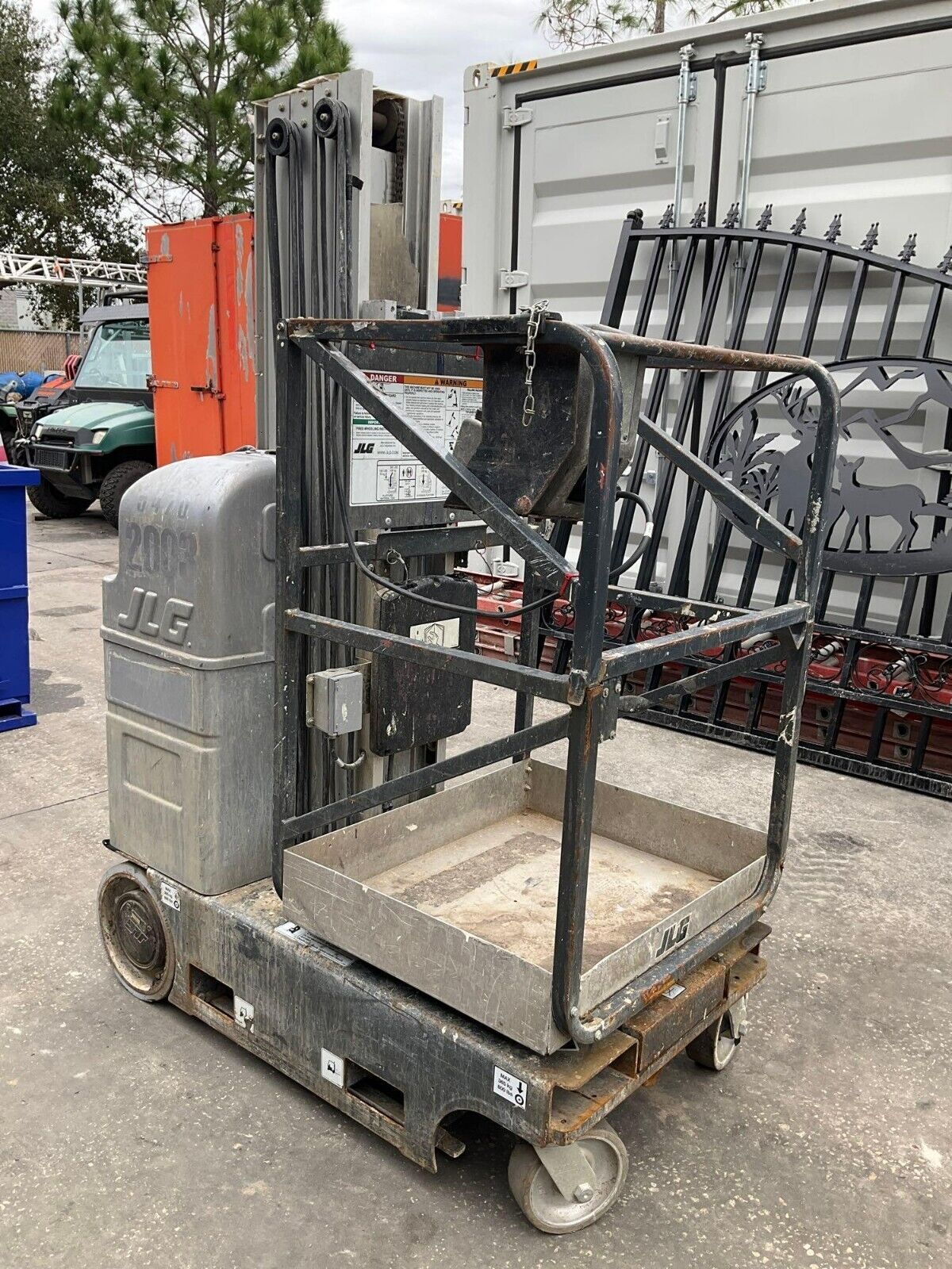JLG MAN LIFT 20MVL ELECTRIC 24V APPROX MAX PLATFORM HEIGHT 20FT