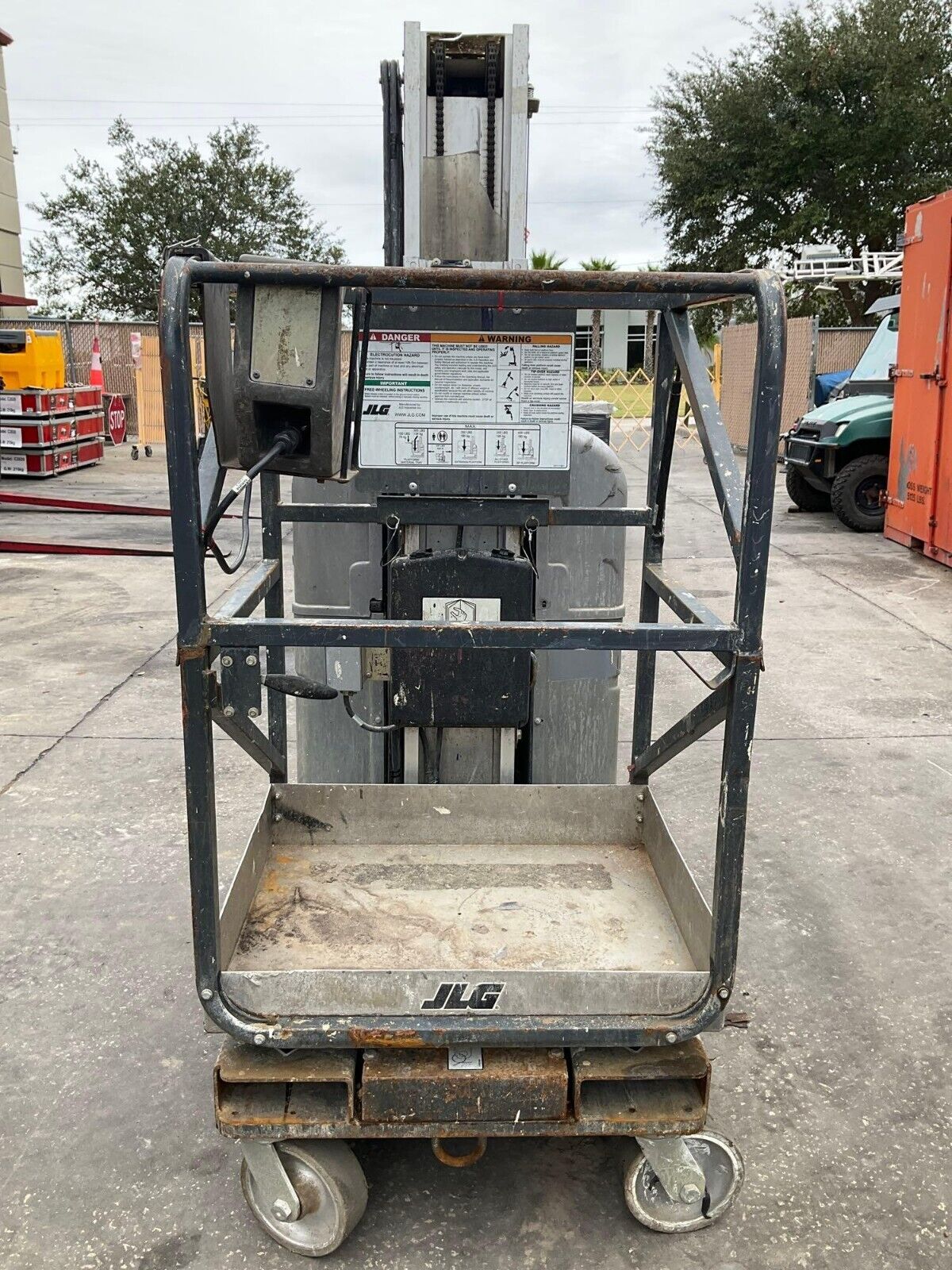 JLG MAN LIFT 20MVL ELECTRIC 24V APPROX MAX PLATFORM HEIGHT 20FT