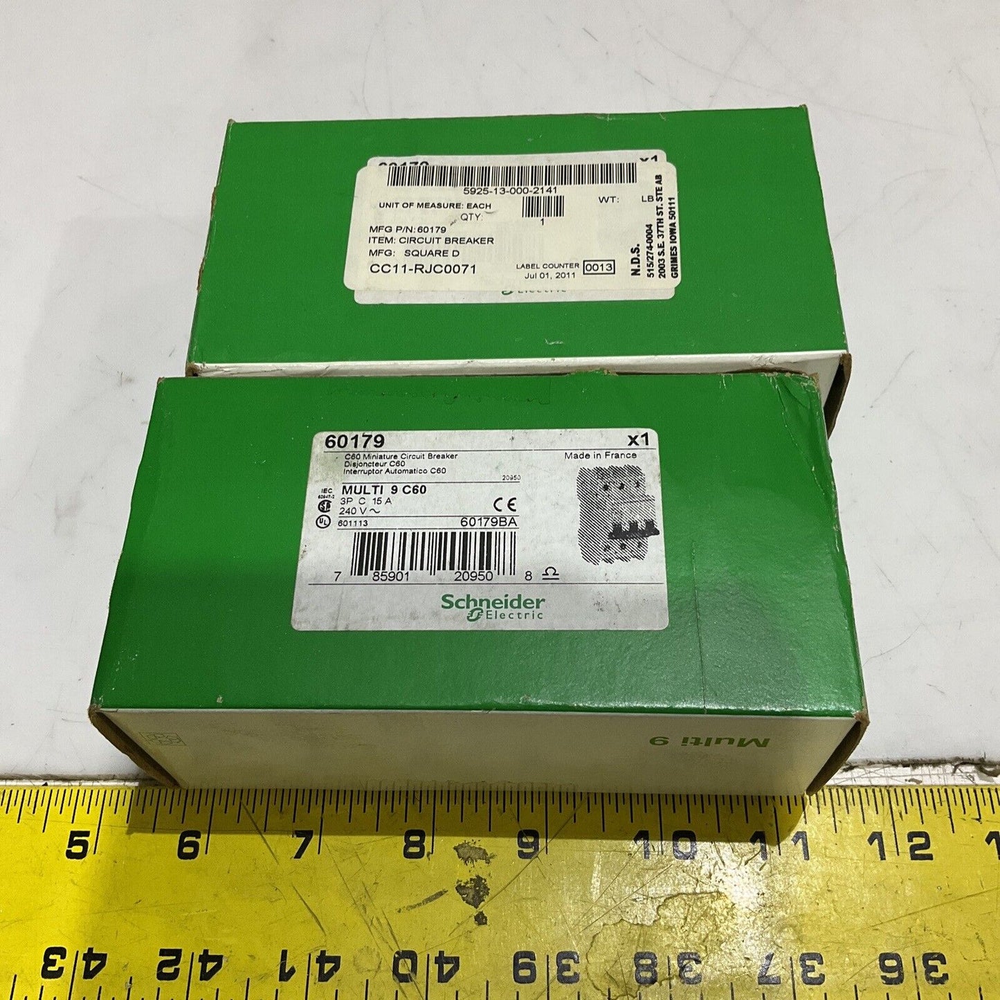 SCHNEIDER ELECTRIC 60179 MINI CIRCUIT BREAKER 3P 15A 240V MULTI 9 LOT OF 2 U3S