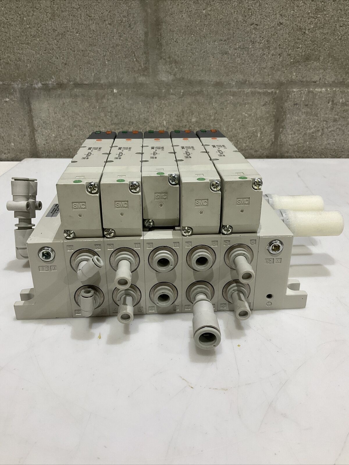 SMC VV5Q41-05-DAM0116 MOUNTED MANIFOLD VQ4201-51 VQ4201-51 VQ4401-51 U3S