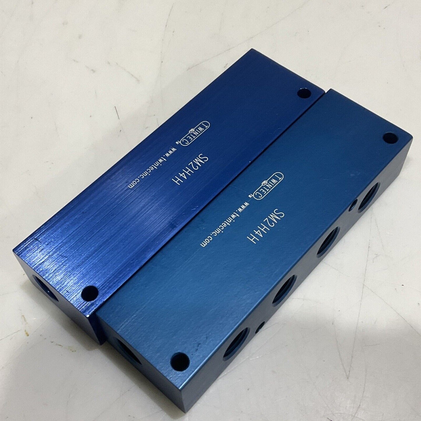 TWINTEC SM2H4H 2X MANIFOLD 1/4 NPT, 4 X 1/4 NPT LOT OF 2 U3S