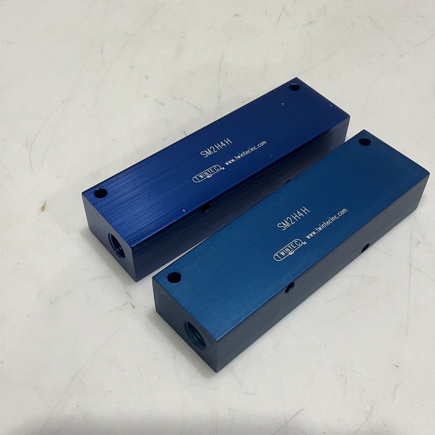 TWINTEC SM2H4H 2X MANIFOLD 1/4 NPT, 4 X 1/4 NPT LOT OF 2 U3S