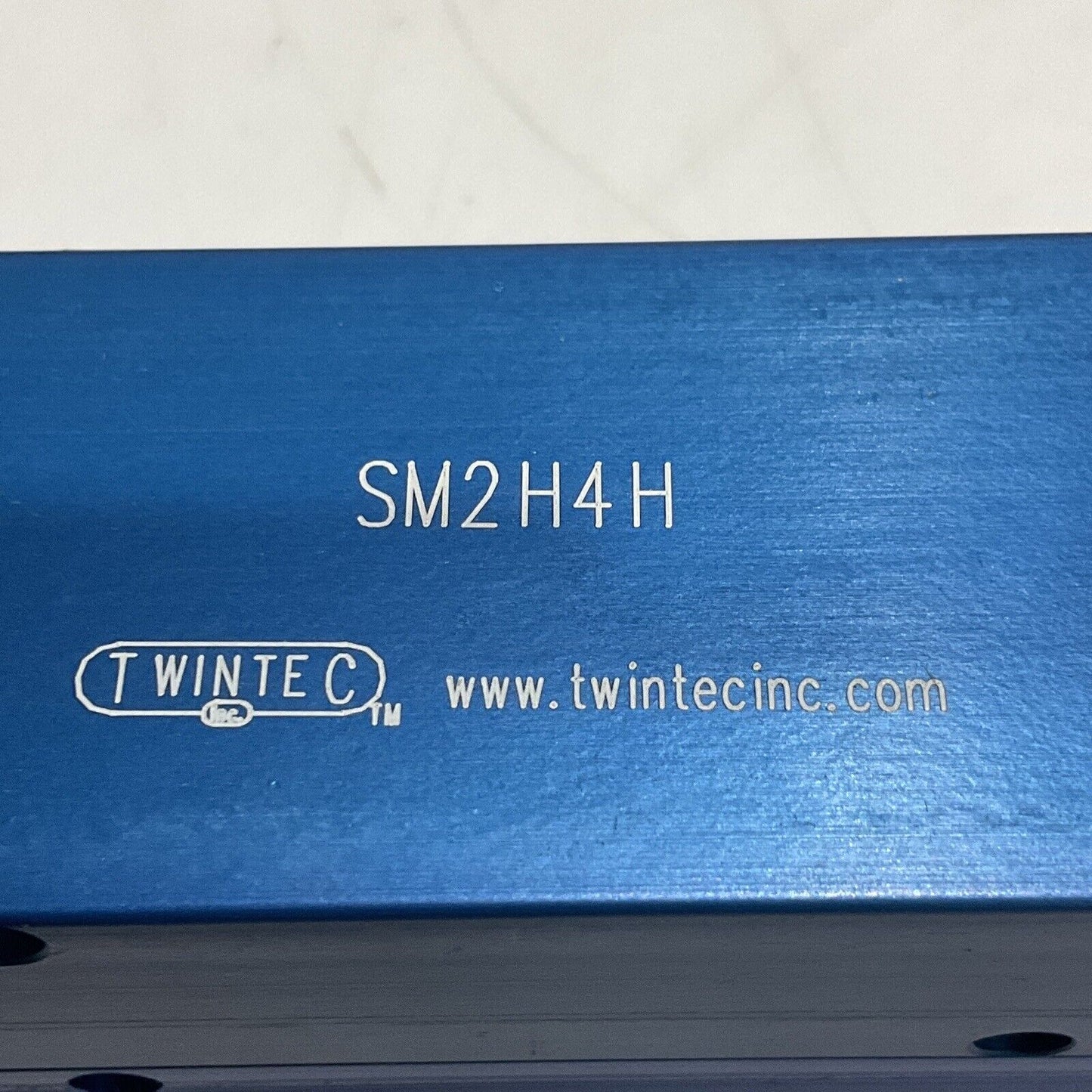 TWINTEC SM2H4H 2X MANIFOLD 1/4 NPT, 4 X 1/4 NPT LOT OF 2 U3S