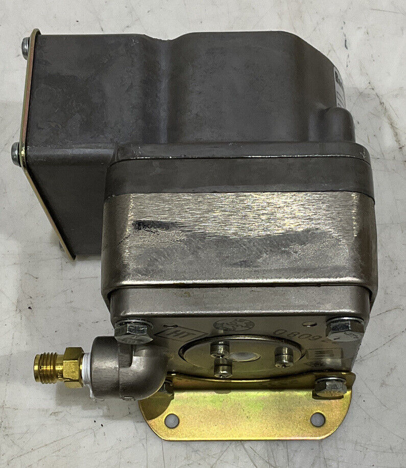 BARKSDALE DPD2T-A80SS PRESSURE OR VACUUM ACTUATED PRESSURE SWITCH 373