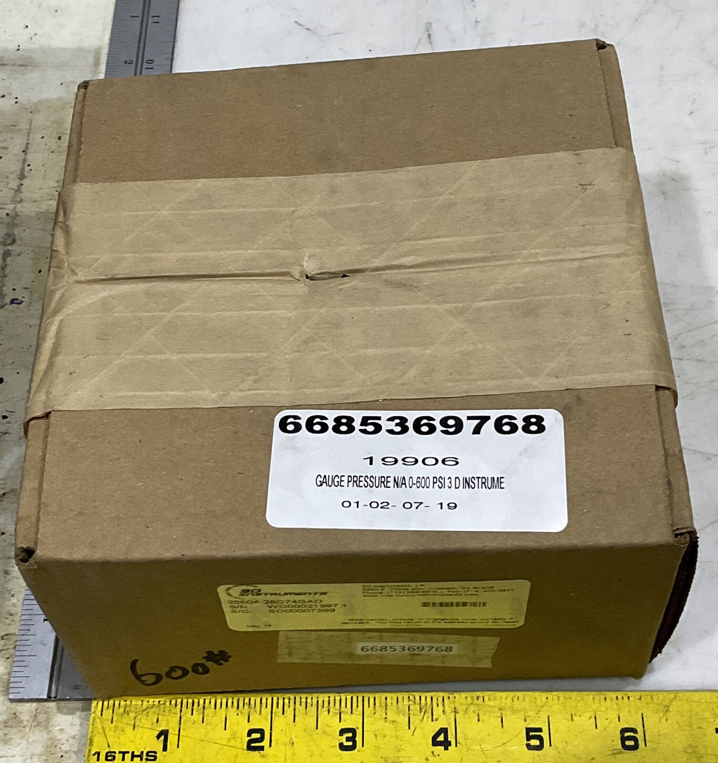 3D INSTRUMENTS 25504-28C74GAD PRESSURE GAUGE 373
