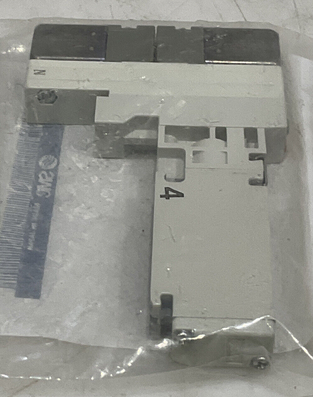 SMC VQ1401N-51/VQ1301N-51 RUBBER SEAL MANIFOLD VALVE LOT OF 2 U3S