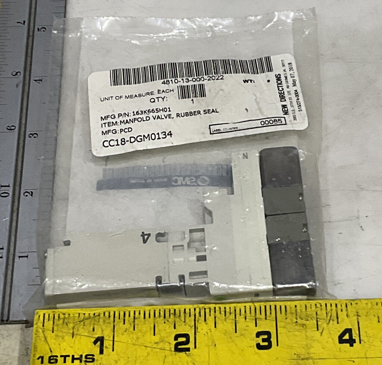 SMC VQ1401N-51/VQ1301N-51 RUBBER SEAL MANIFOLD VALVE LOT OF 2 U3S