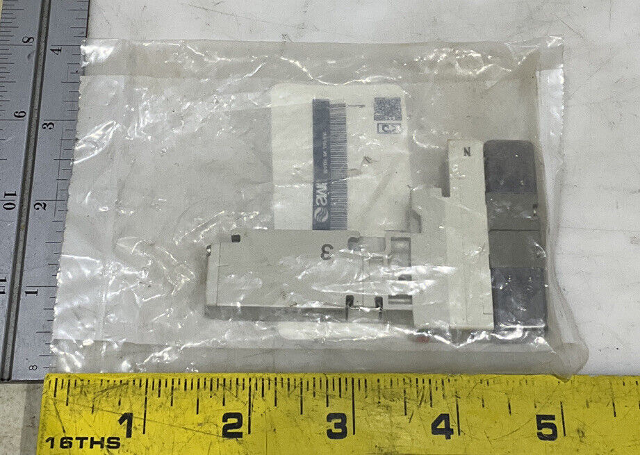 SMC VQ1401N-51/VQ1301N-51 RUBBER SEAL MANIFOLD VALVE LOT OF 2 U3S