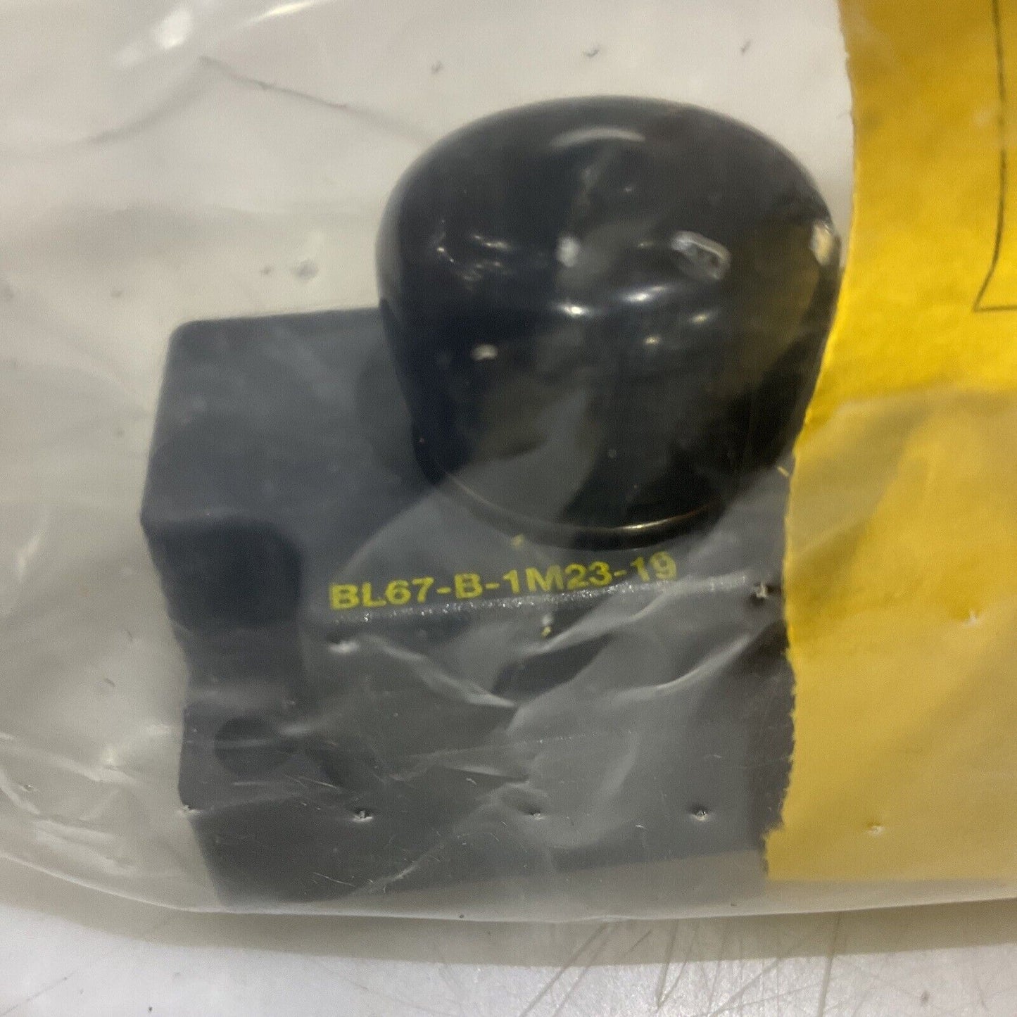 TURCK BL67-B-1M23-19 OUTPUT BASE MODULE W/ 19-PIN M23 CONNECTOR U3S