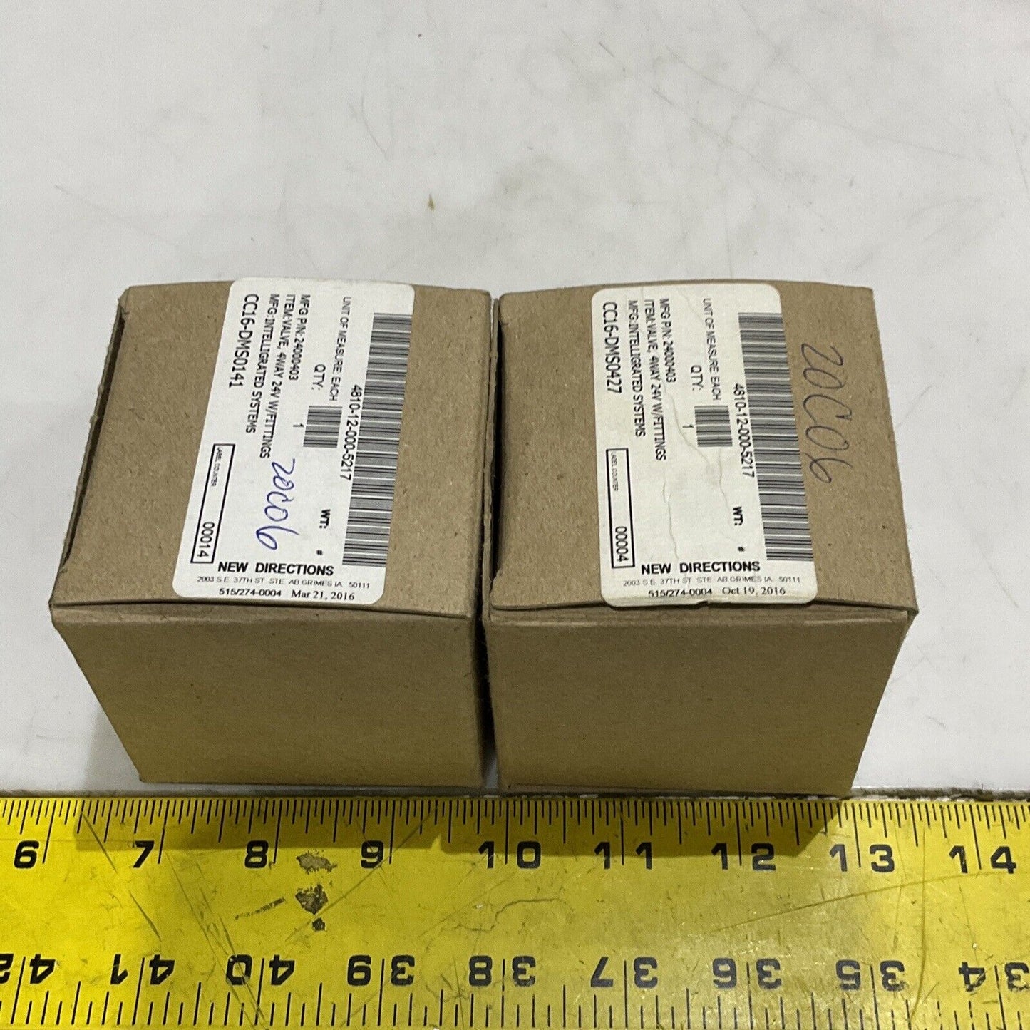 MAC 46A-AA1-DDAJ-1KJ VALVE 4 WAY 24V W/FITTINGS LOT OF 2 U3S