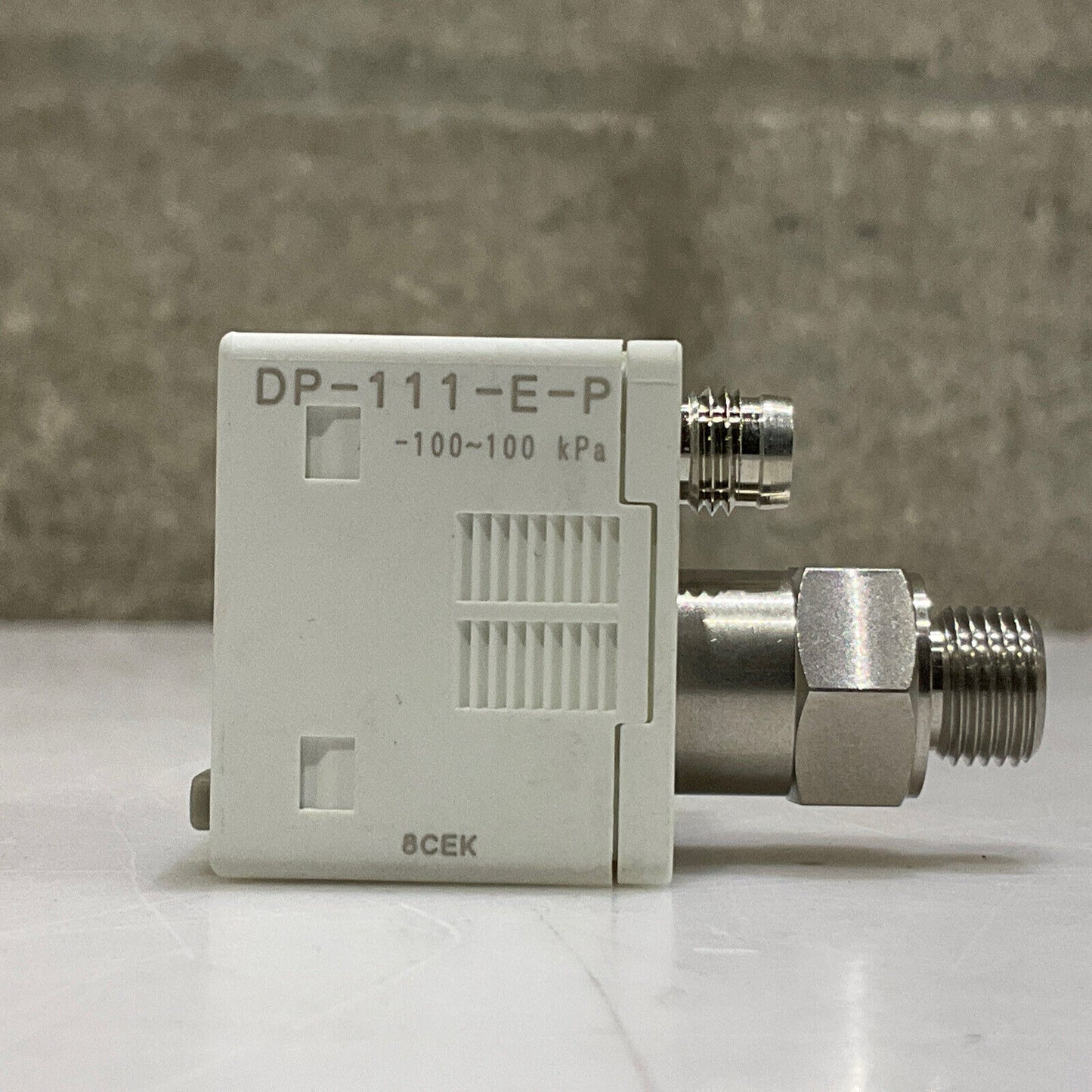 SUNX DP-111-E-P-J DIGITAL PRESSURE SENSOR DP-100 U3S