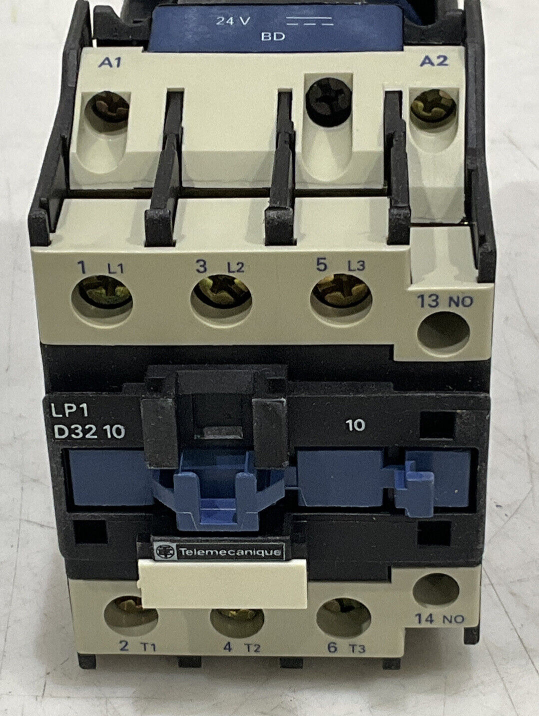TELEMECANIQUE LP1 D3210BD 3P CONTACTOR 24VDC 32A U3S