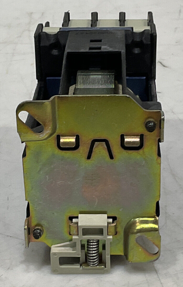 TELEMECANIQUE LP1 D3210BD 3P CONTACTOR 24VDC 32A U3S