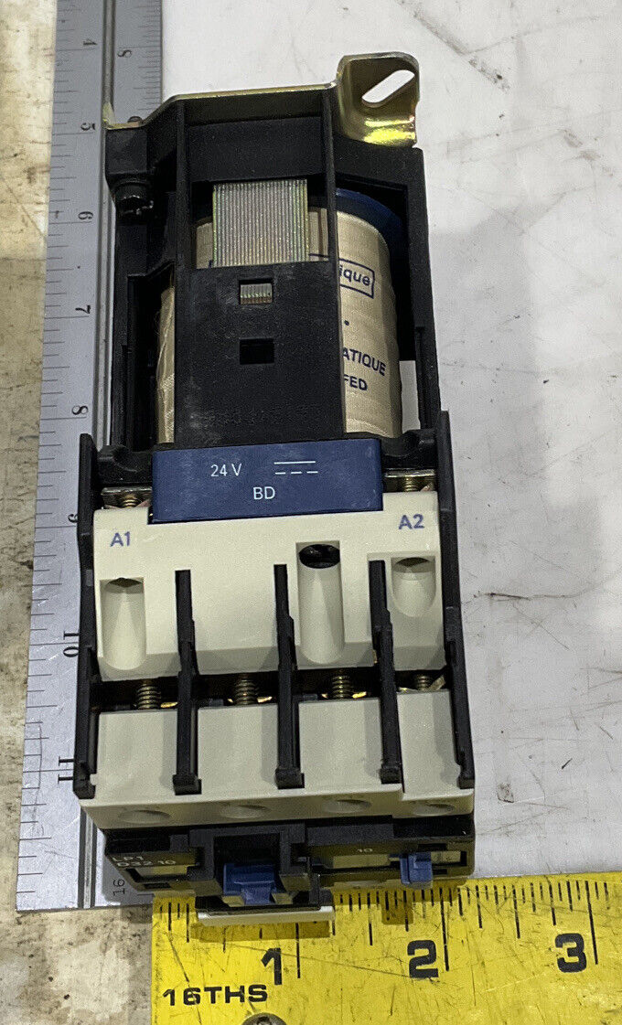 TELEMECANIQUE LP1 D3210BD 3P CONTACTOR 24VDC 32A U3S
