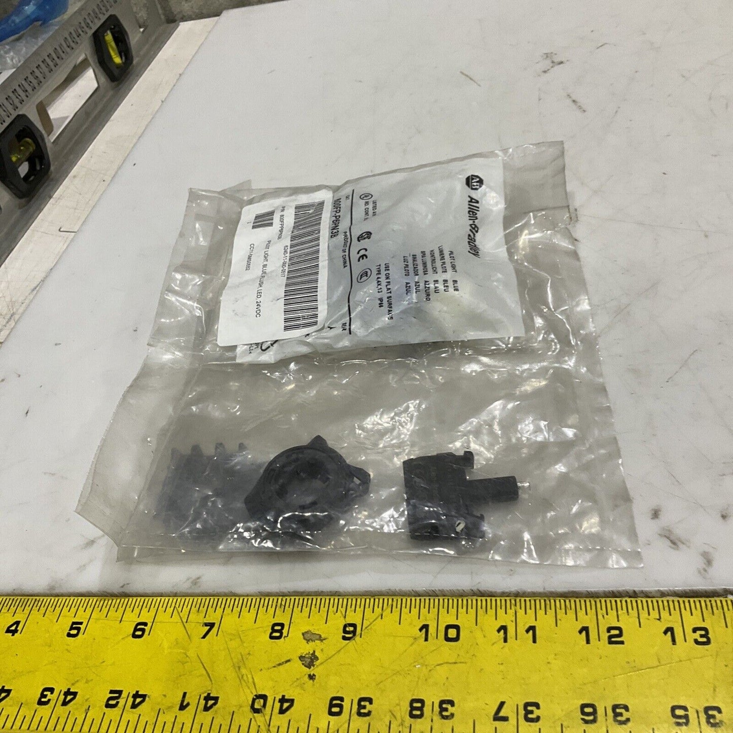 AB ALLEN BRADLEY 800FP-P6PN3B PILOT LIGHT FLUSH BLUE LED 24 VDC LOT OF 2 U3S