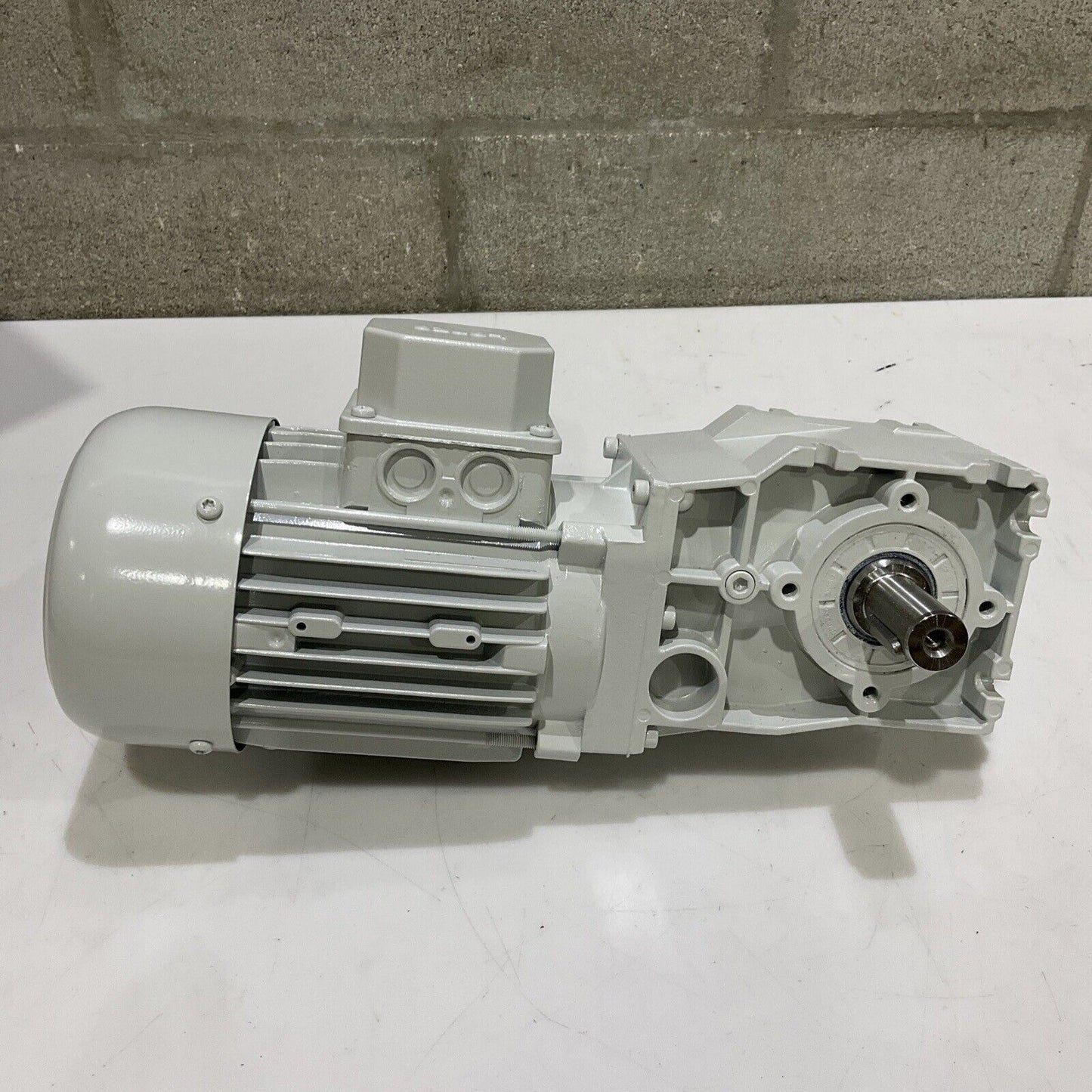 LENZE GKR03-2M VBR 063C32 MDEMAXX 063-32 GEARBOX U3S