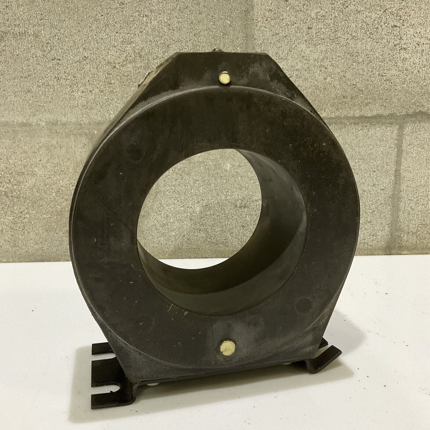 GENERAL ELECTRIC GE 750X10G5 JCS-0 CURRENT TRANSFORMER 300:5 25-400 CYCLES 678