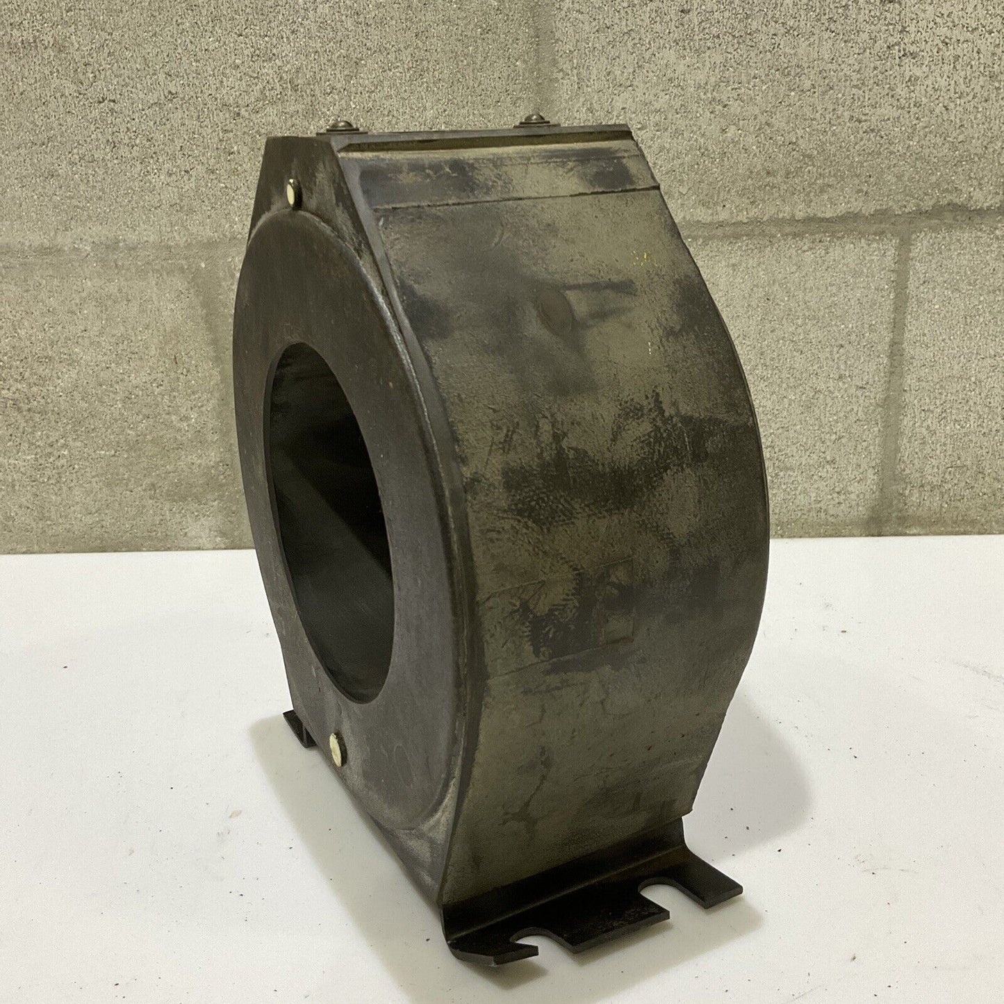 GENERAL ELECTRIC GE 750X10G5 JCS-0 CURRENT TRANSFORMER 300:5 25-400 CYCLES 678
