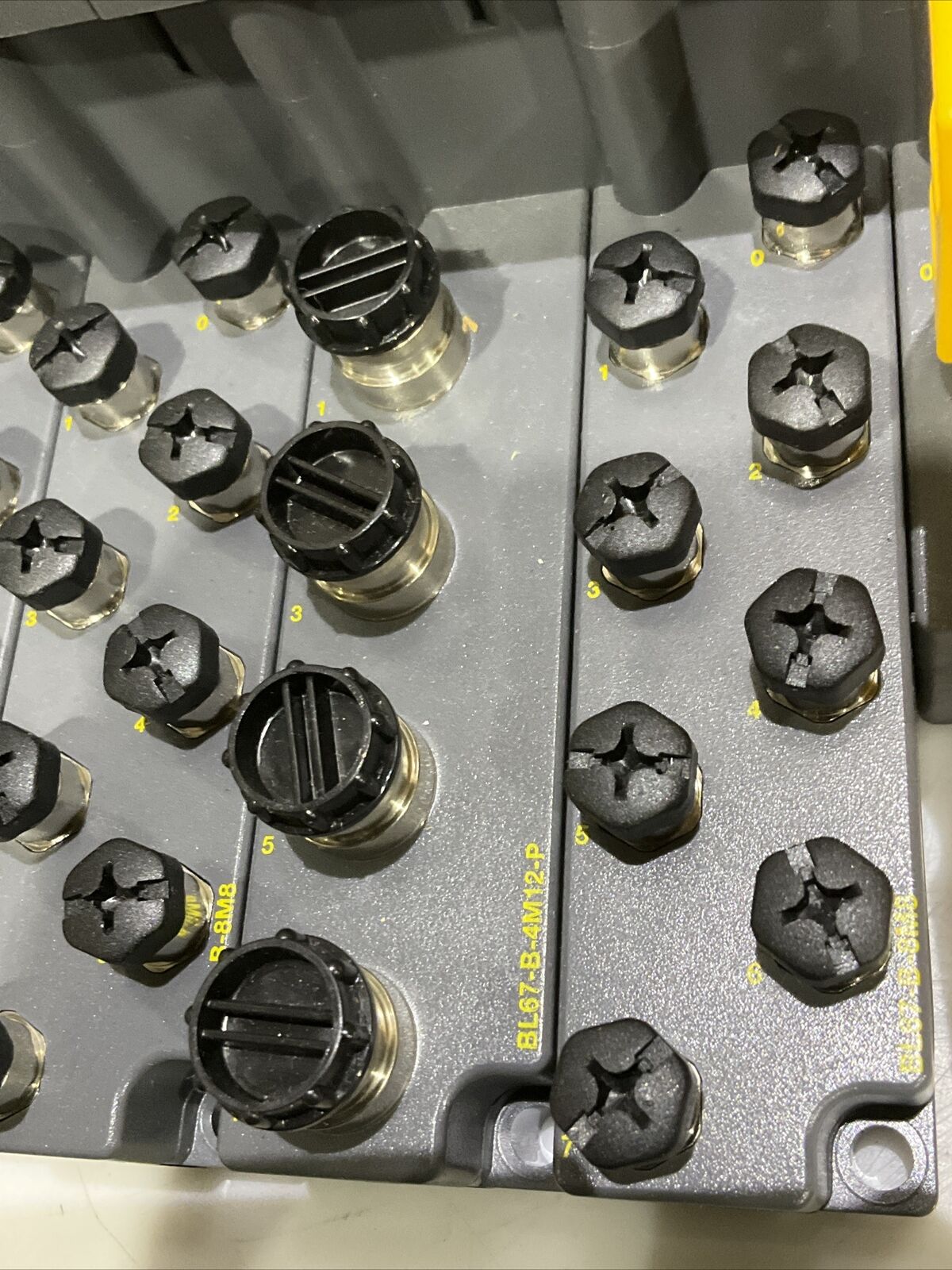 TURCK BL67-B-1M16-19-0.5M BL67-B-8M8 BL67 VERTICALIZER CAN OPEN ASSEMBLY U3S