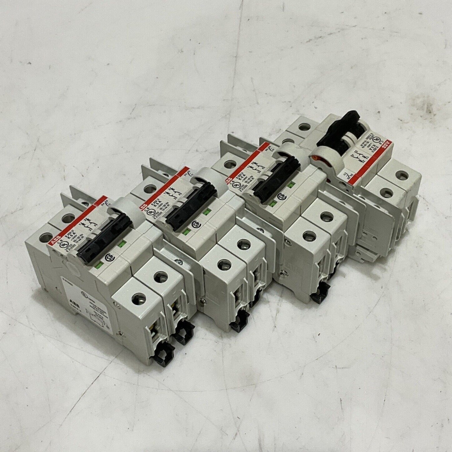 ABB S 202 U K 6 A CIRCUIT BREAKER 240 V 50/60HZ 2 POLE LOT OF 4 U3S