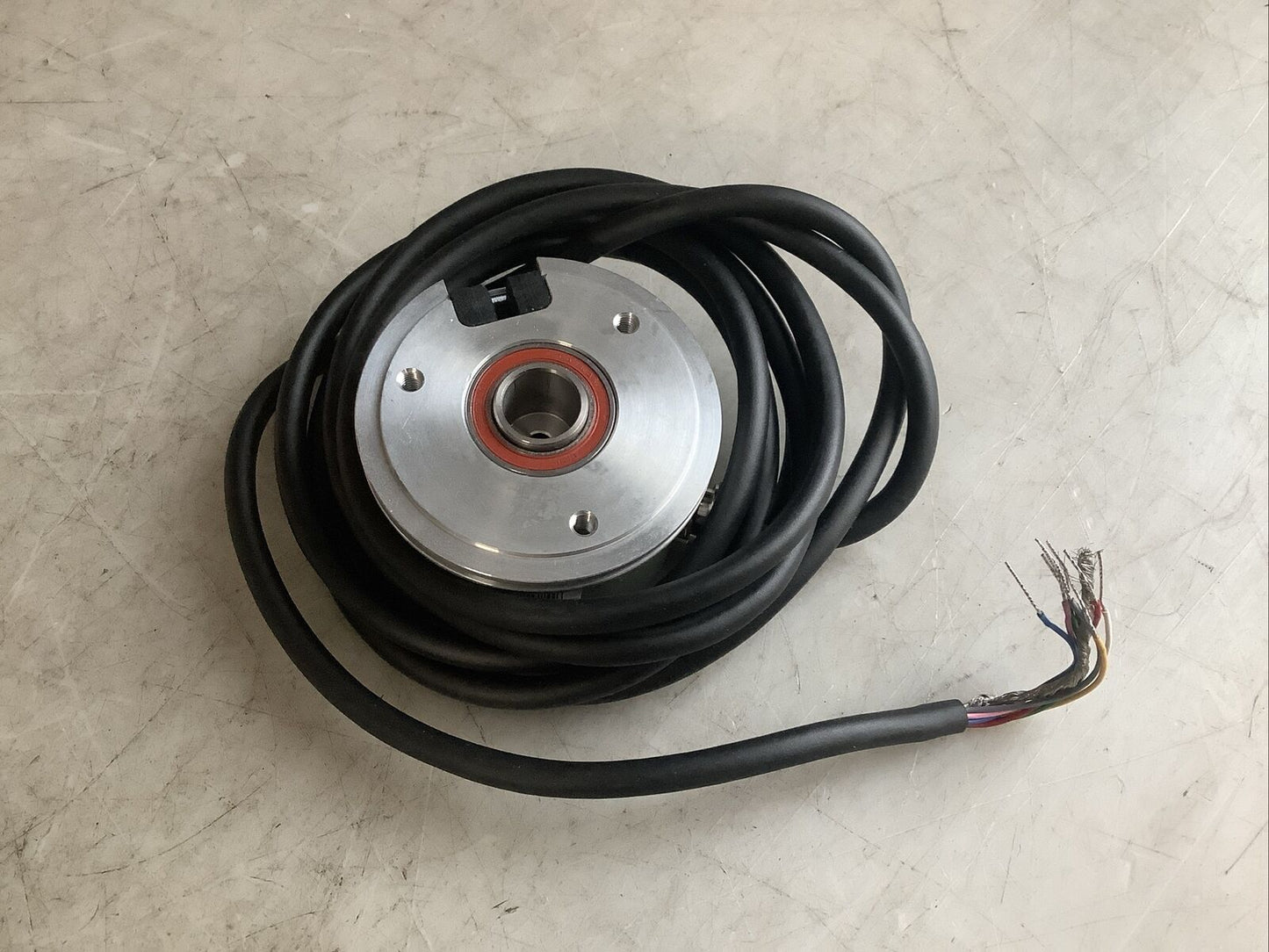 BAUMER BHF 16.05A2000-L2-5 INCREMENTAL HOLLOW-SHAFT ENCODER U3S