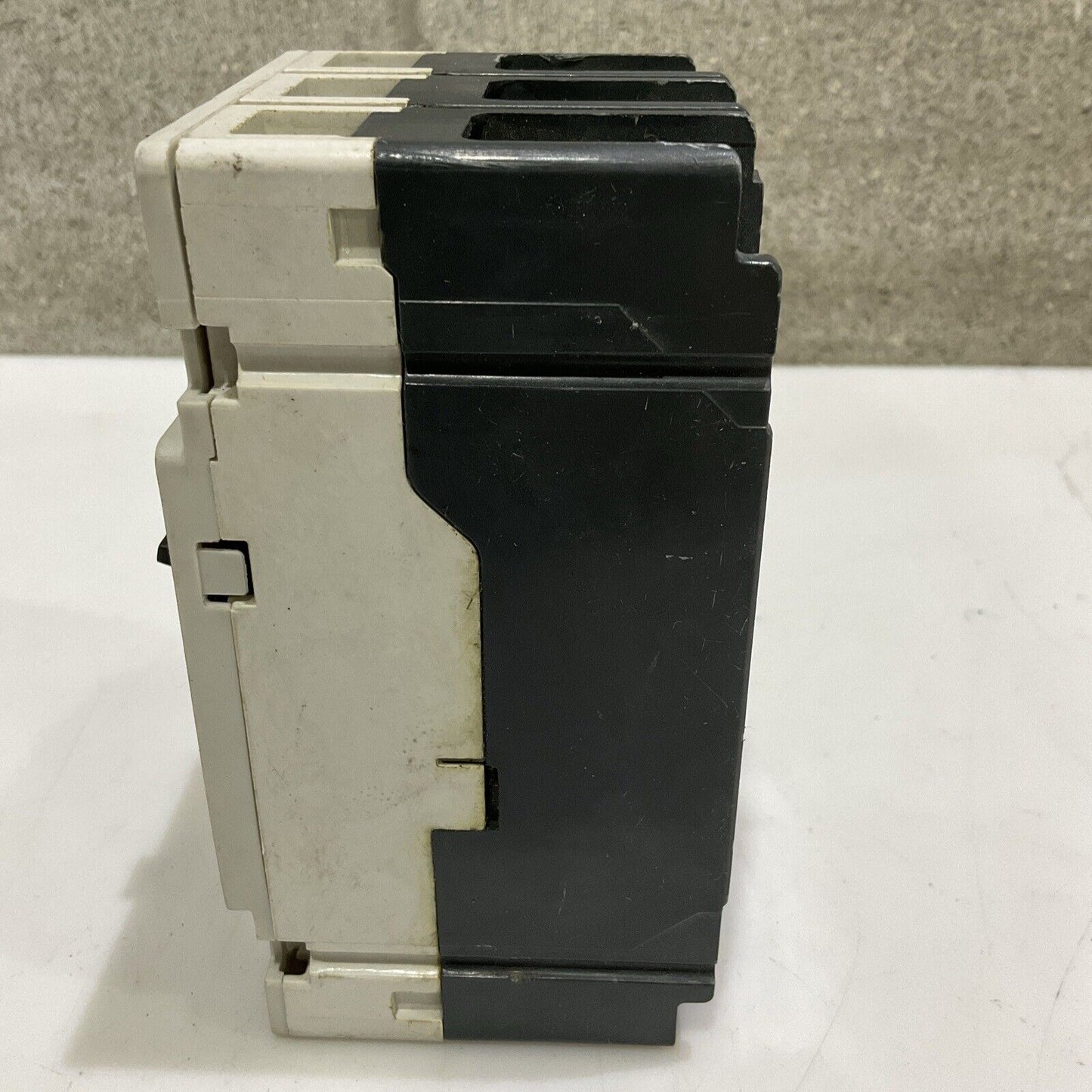 AB ALLEN BRADLEY 140U-H3 140U-H3C3-C20 MOLDED CASE CIRCUIT BREAKER 20A U4M