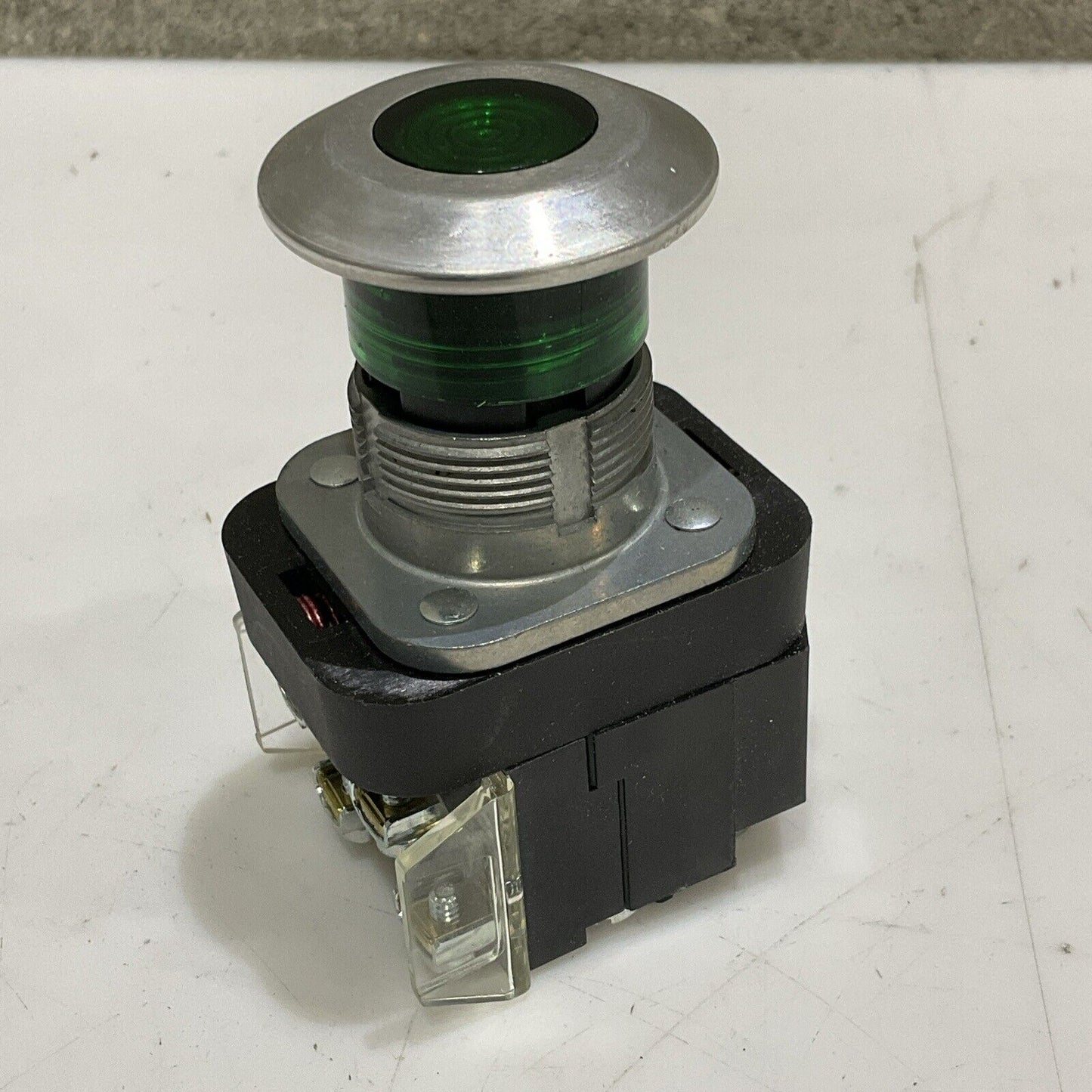AB ALLEN BRADLEY 800TC-N374 PUSH BUTTON PILOT LIGHT 130V 50/60HZ U4M