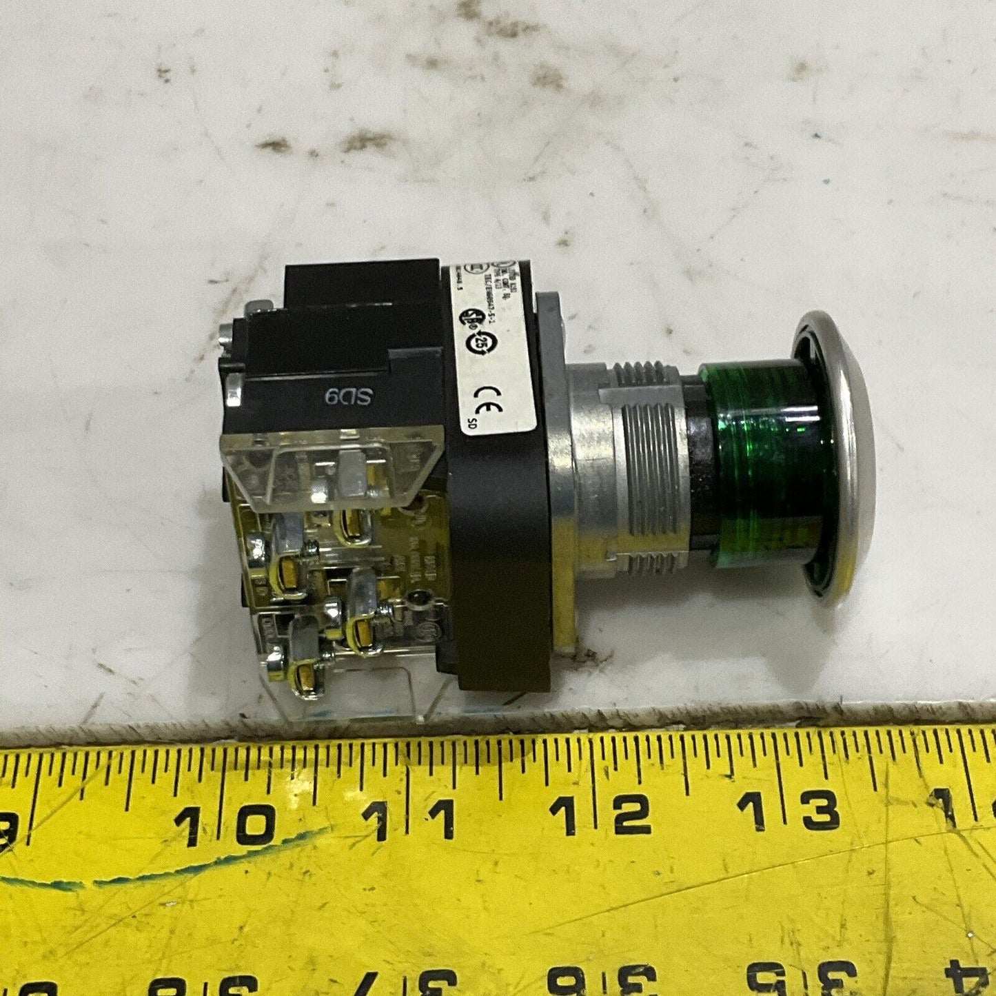 AB ALLEN BRADLEY 800TC-N374 PUSH BUTTON PILOT LIGHT 130V 50/60HZ U4M
