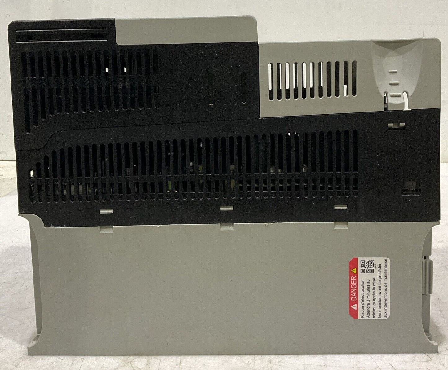 ALLEN-BRADLEY POWERFLEX 525 15kW/20HP 25B-D030N114 323-528V 30A AC DRIVE U3S