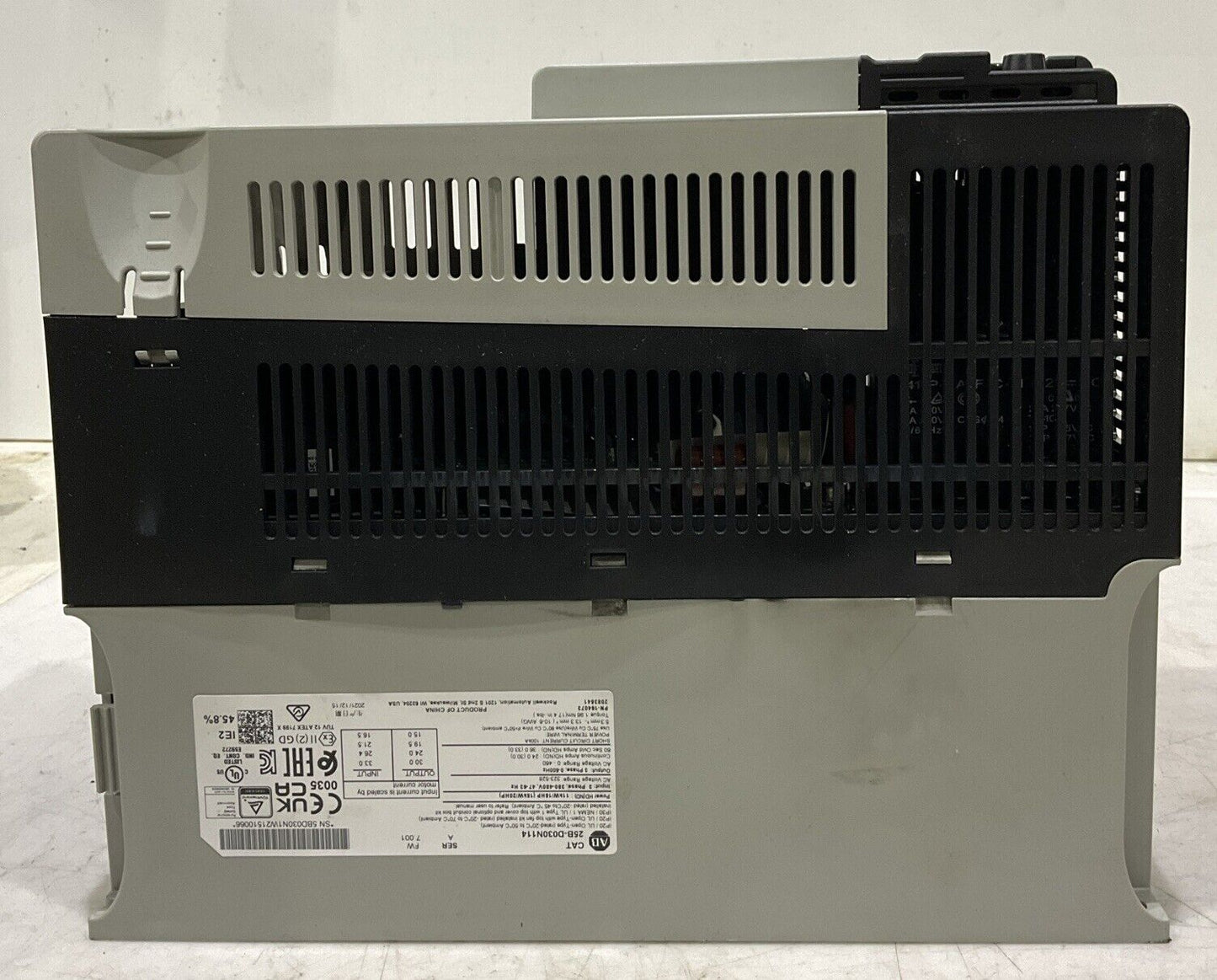 ALLEN-BRADLEY POWERFLEX 525 15kW/20HP 25B-D030N114 323-528V 30A AC DRIVE U3S