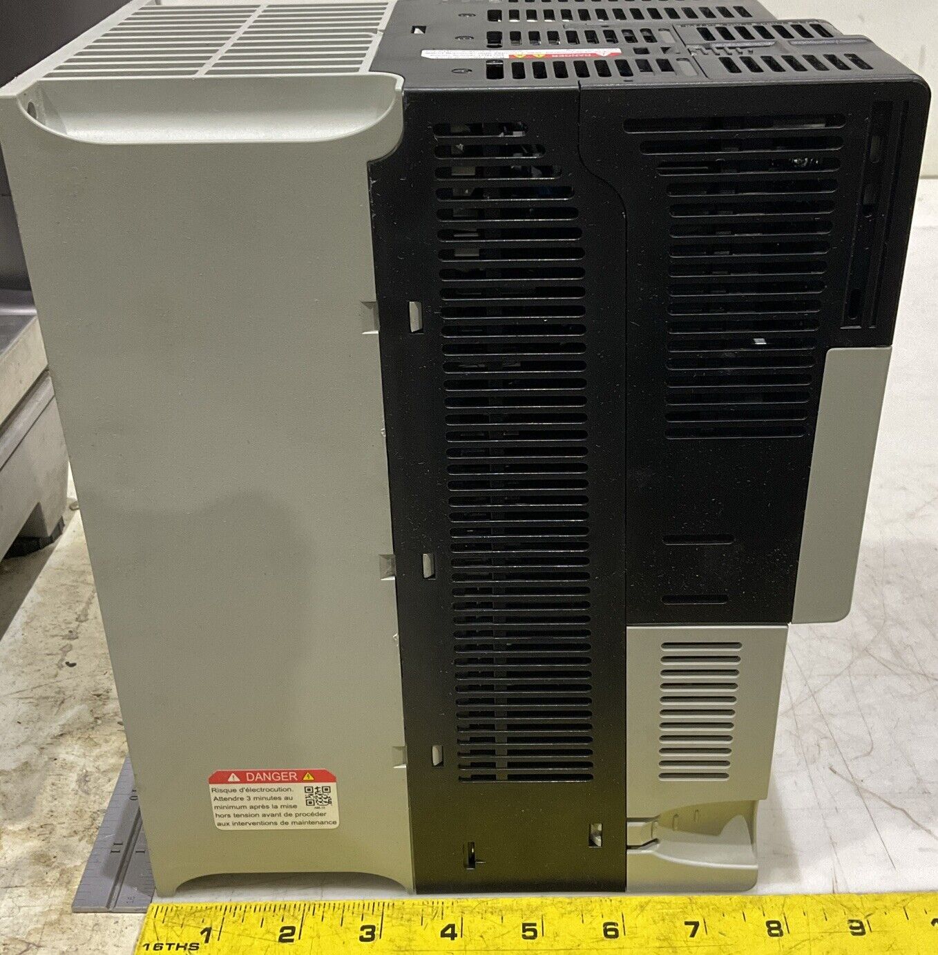 ALLEN-BRADLEY POWERFLEX 525 15kW/20HP 25B-D030N114 323-528V 30A AC DRIVE U3S