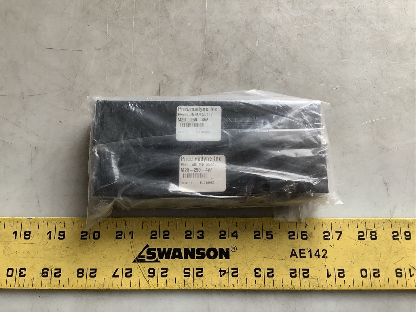 PNEUMADYNE M20-250-4W PMEUMATIC MANIFOLD U3S - LOT OF 2