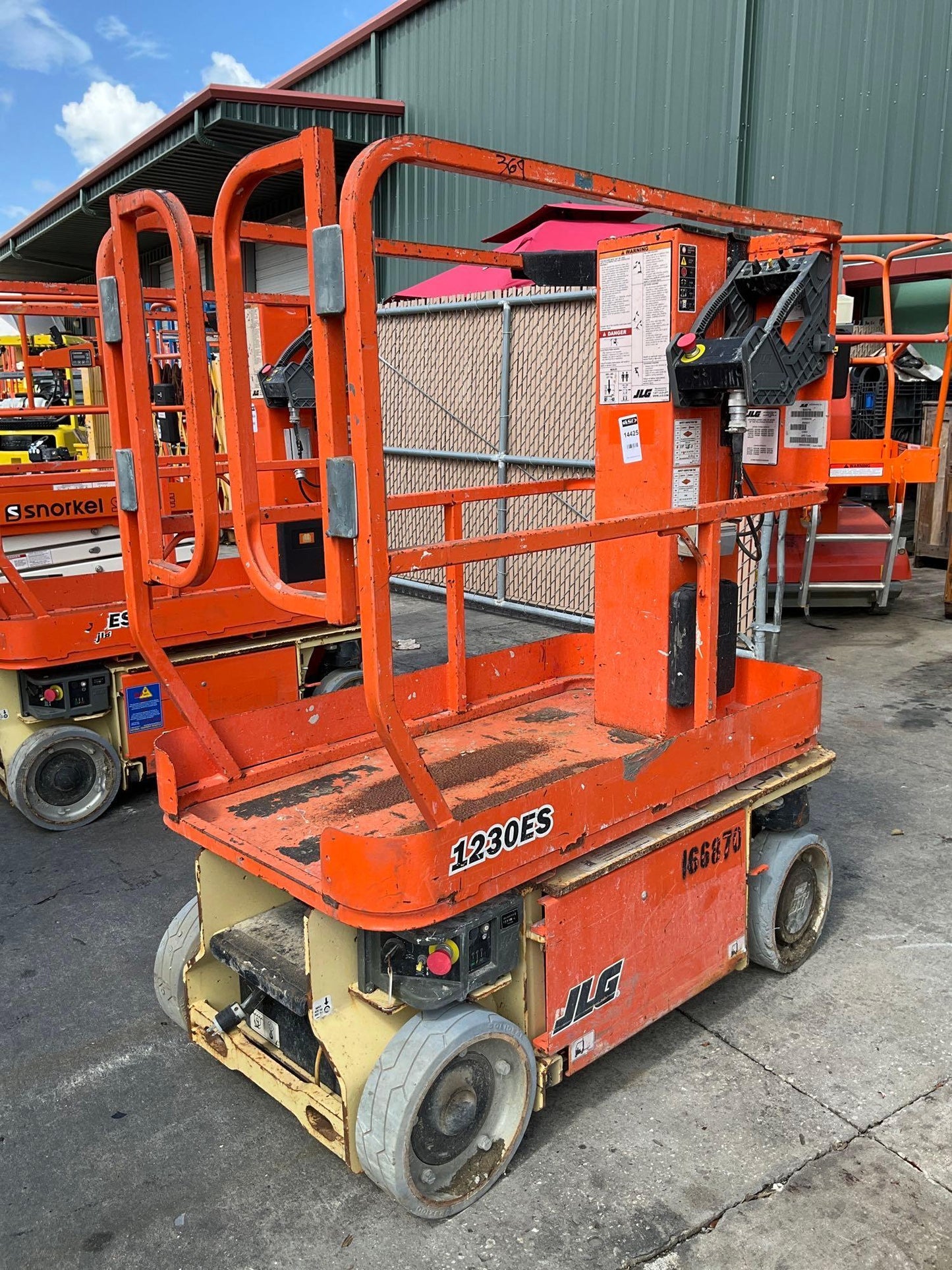 JLG MANLIFT MODEL 1230ES