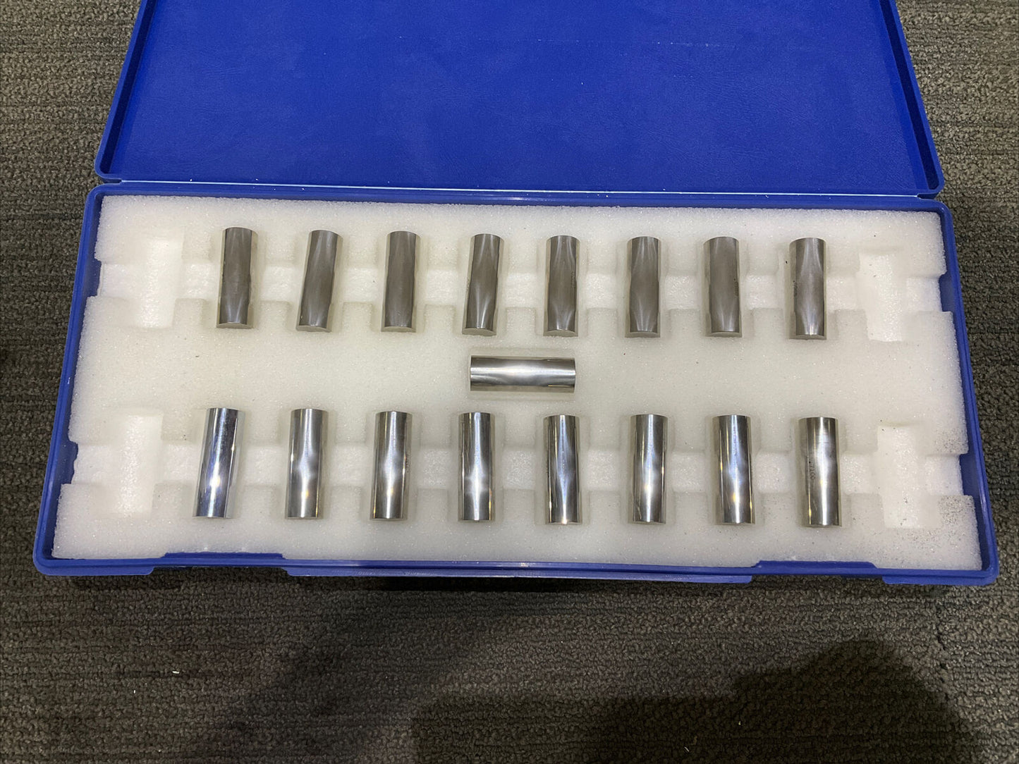 VAN KEIREN .6860-.7100 17 PIECE PIN GAUGE SET 333